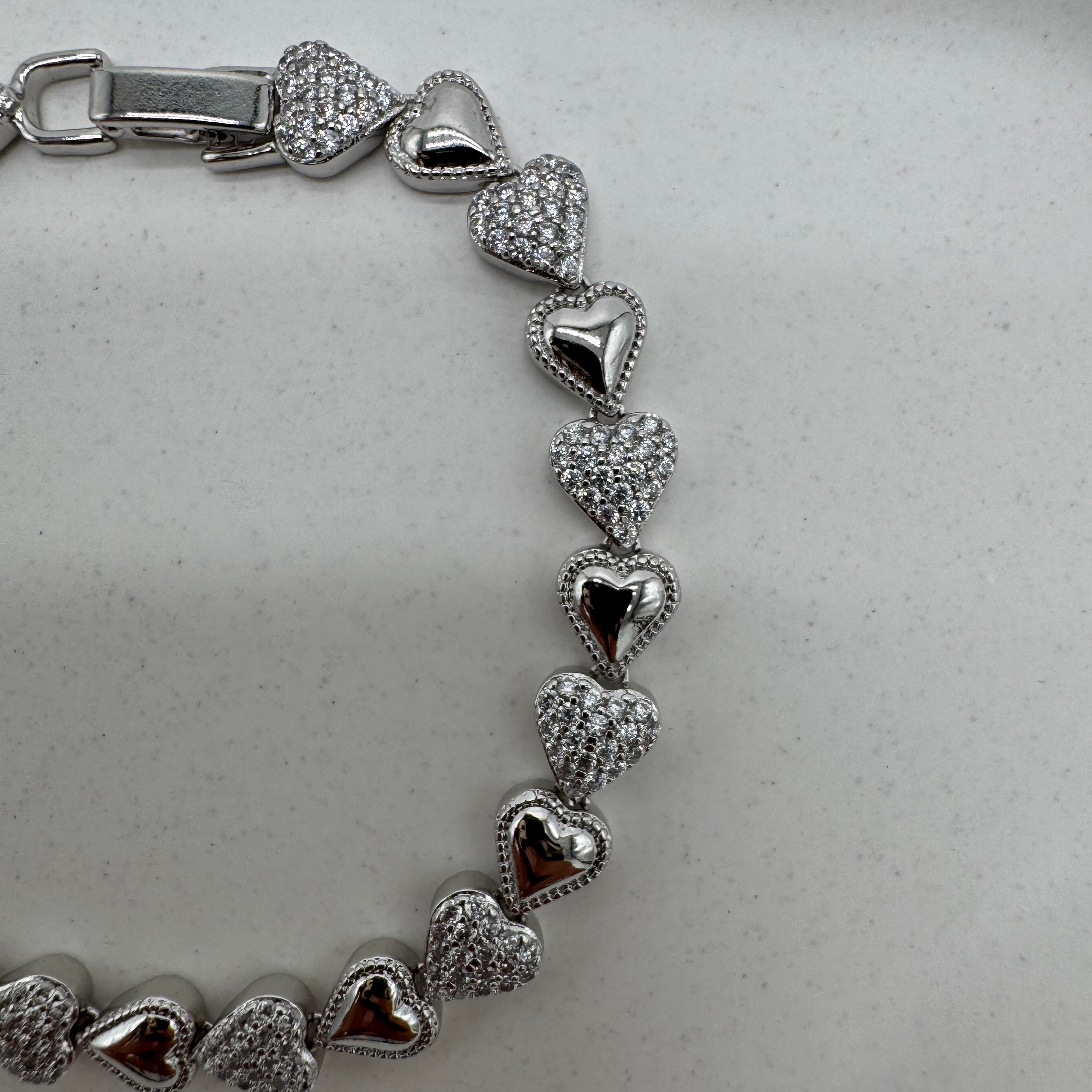 Özel Seri Silver Queen Taşlı Kalp Detay Bileklik - Silver