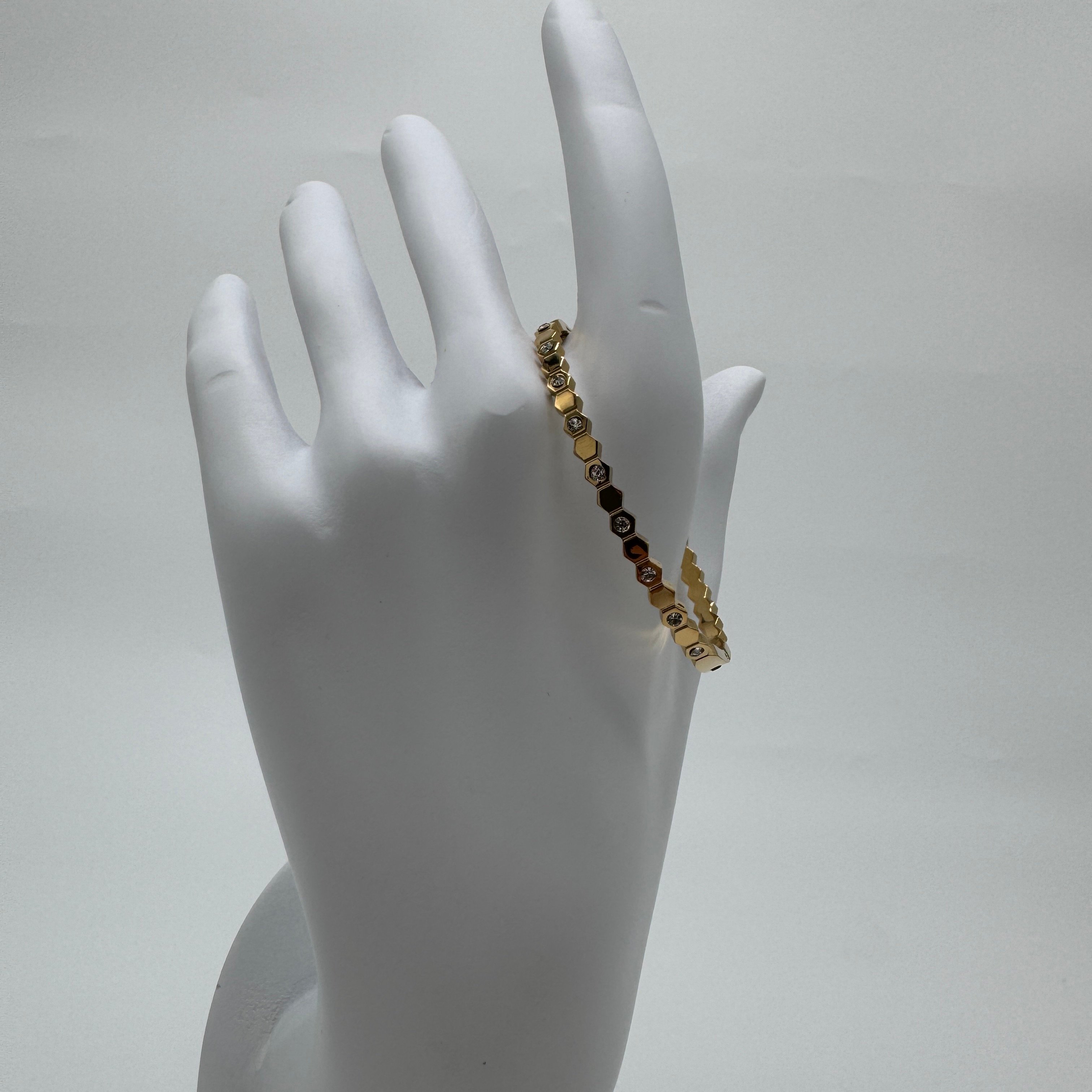 Özel Seri Gold Altıgen Taşlı Detay Kelepçe Bileklik 15 Cm - Gold