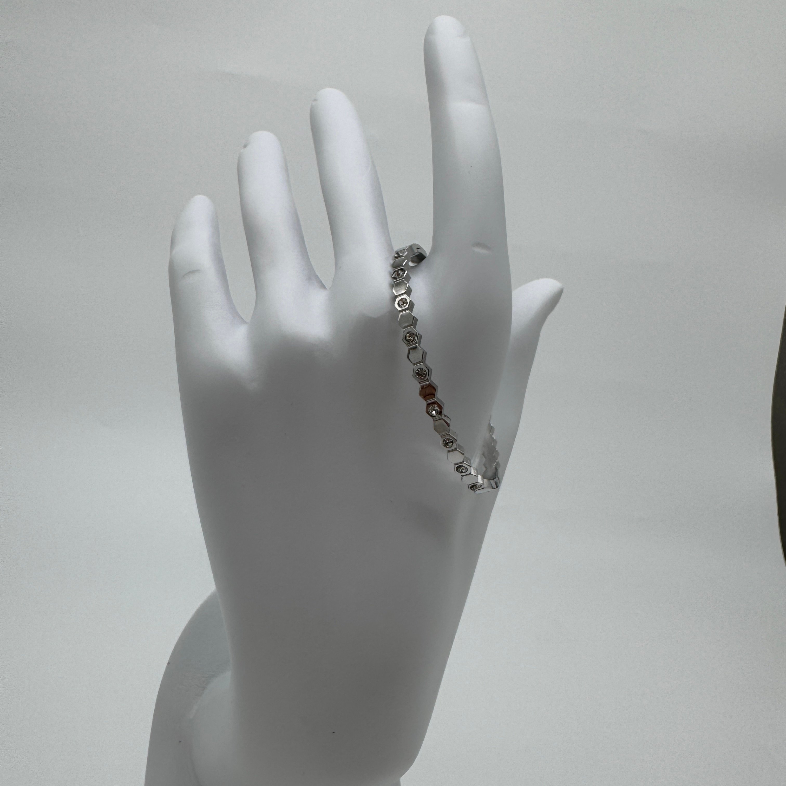 Özel Seri Silver Altıgen Taşlı Detay Kelepçe Bileklik 15 Cm - Silver
