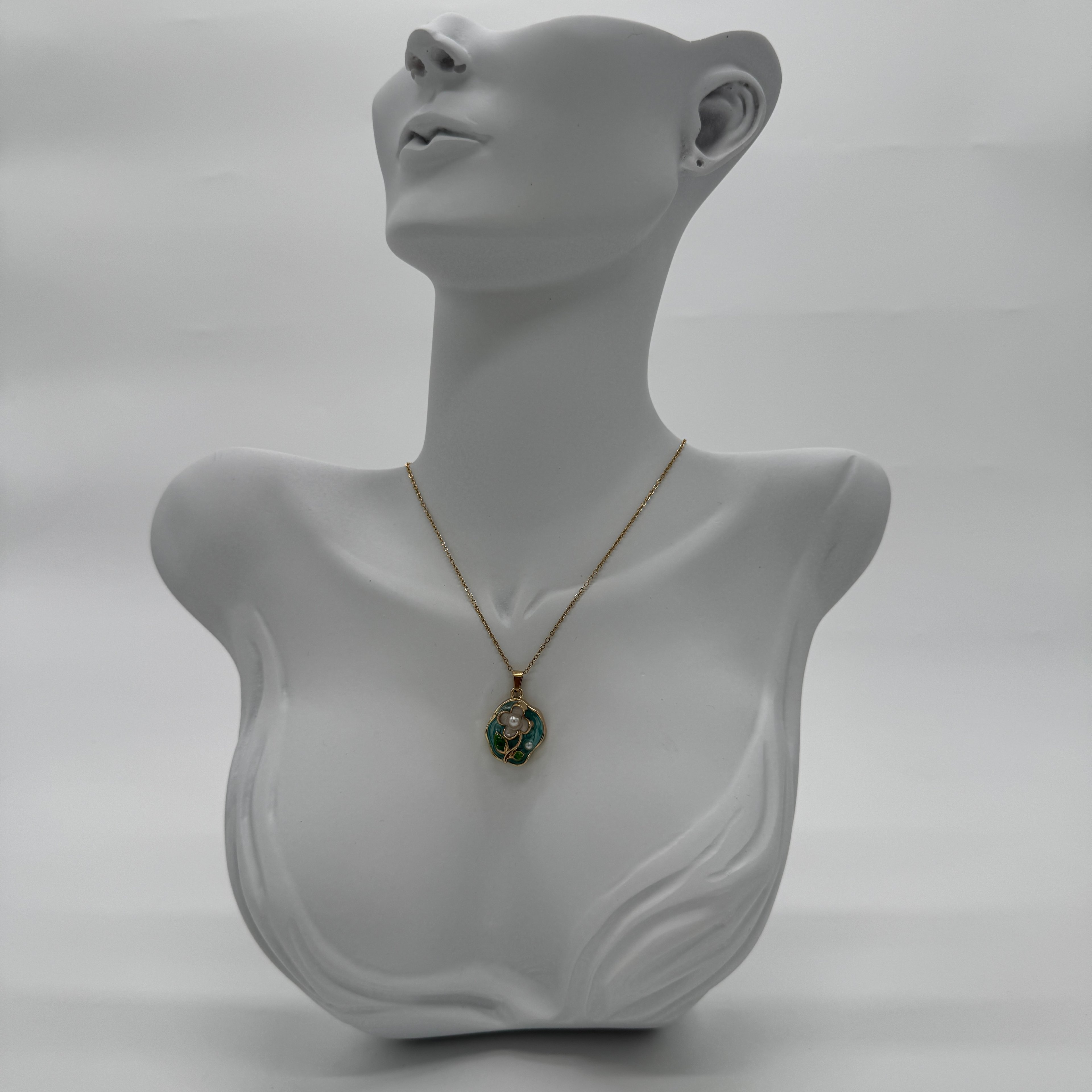 Çelik Vintage Sanat Kolye Serisi: Asimeetrik Model Çiçek Detay - Gold