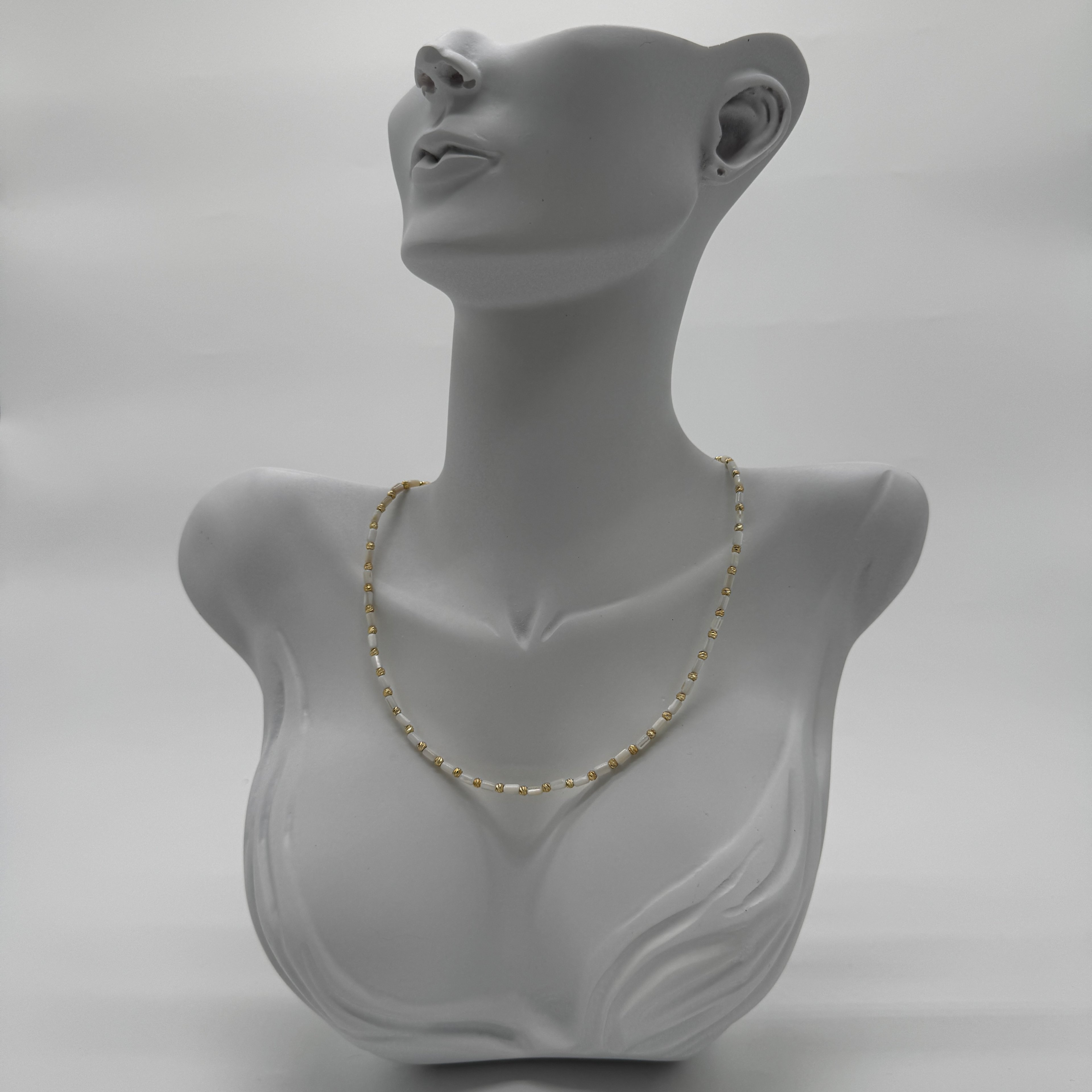 Beyaz Boncuklu Minimal Doreli Kolye - Gold