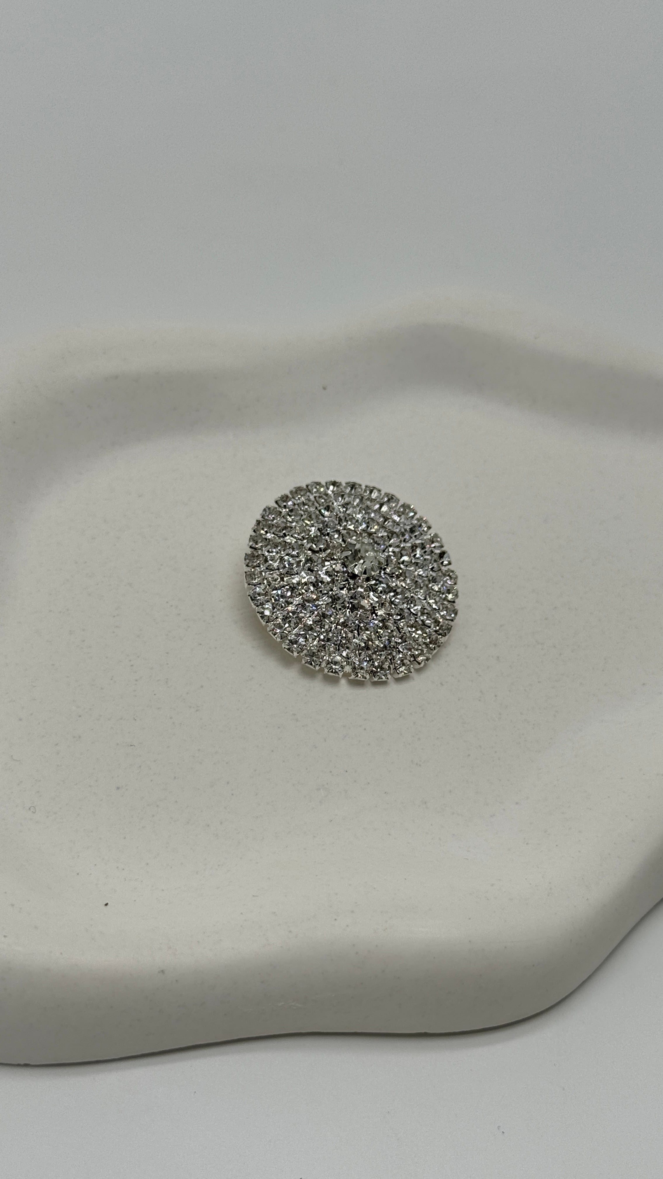Silver Yuvarlak Zirkon Taşlı Broş
