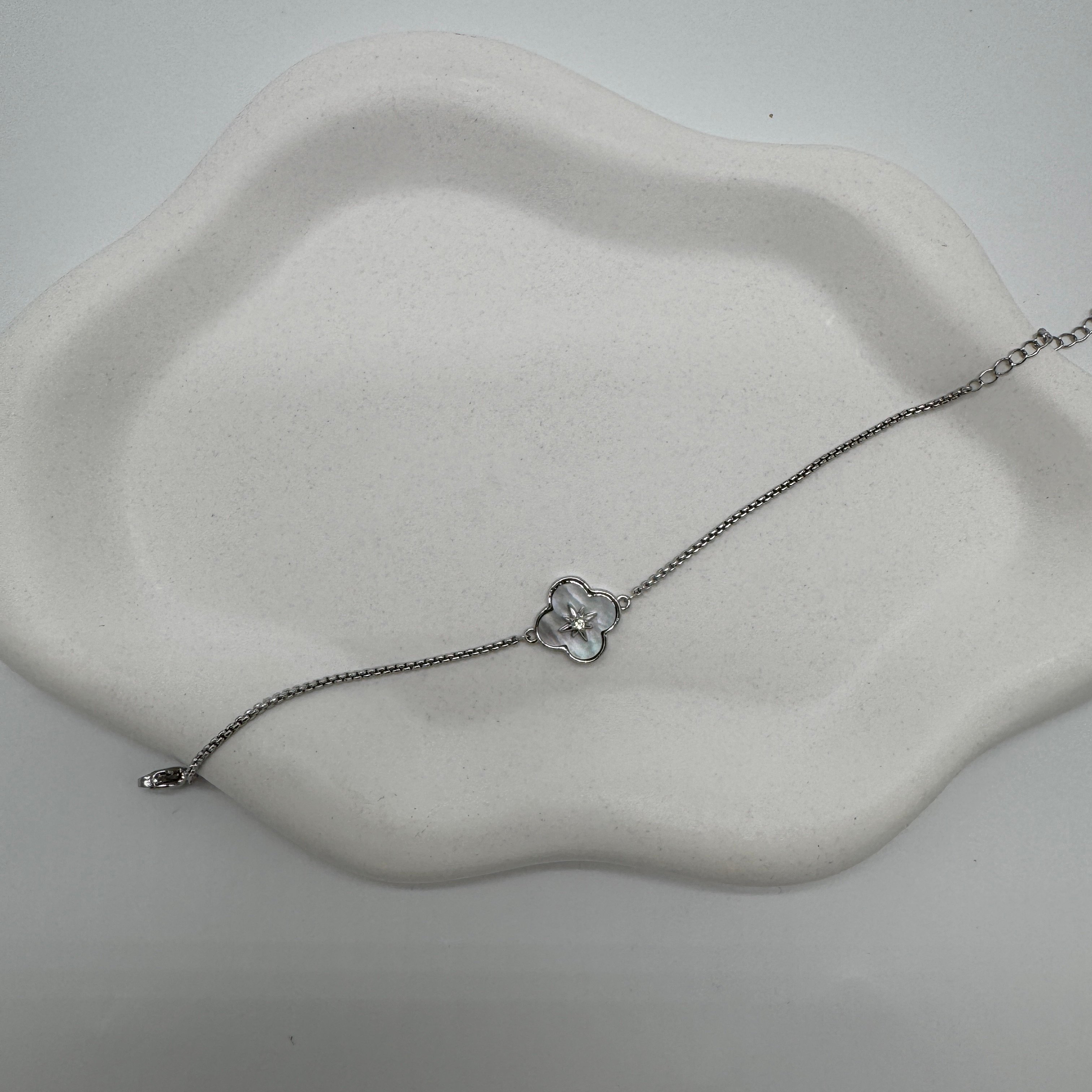 Özel Seri Silver Yonca Detay Bileklik - Silver