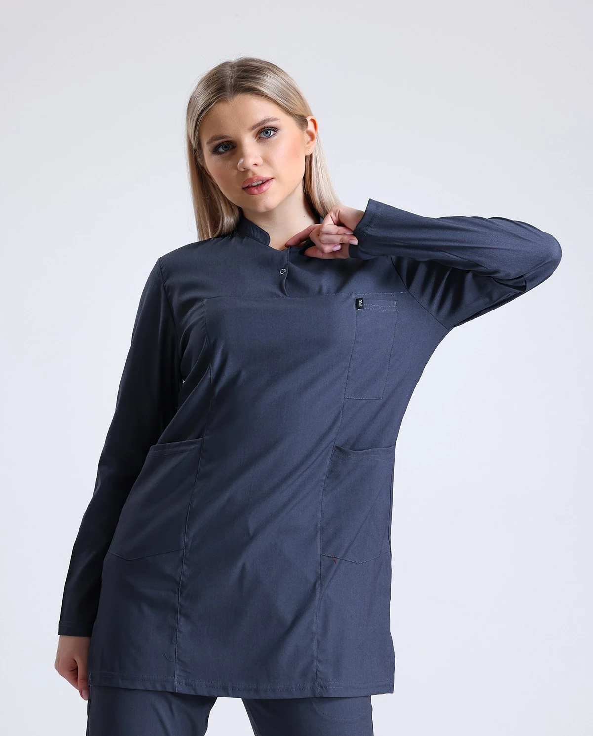 Antrasit Tesettür Tek Üst Scrubs – Hakim Yaka Antibakteriyel Medikal Hemşire ve Doktor Forması