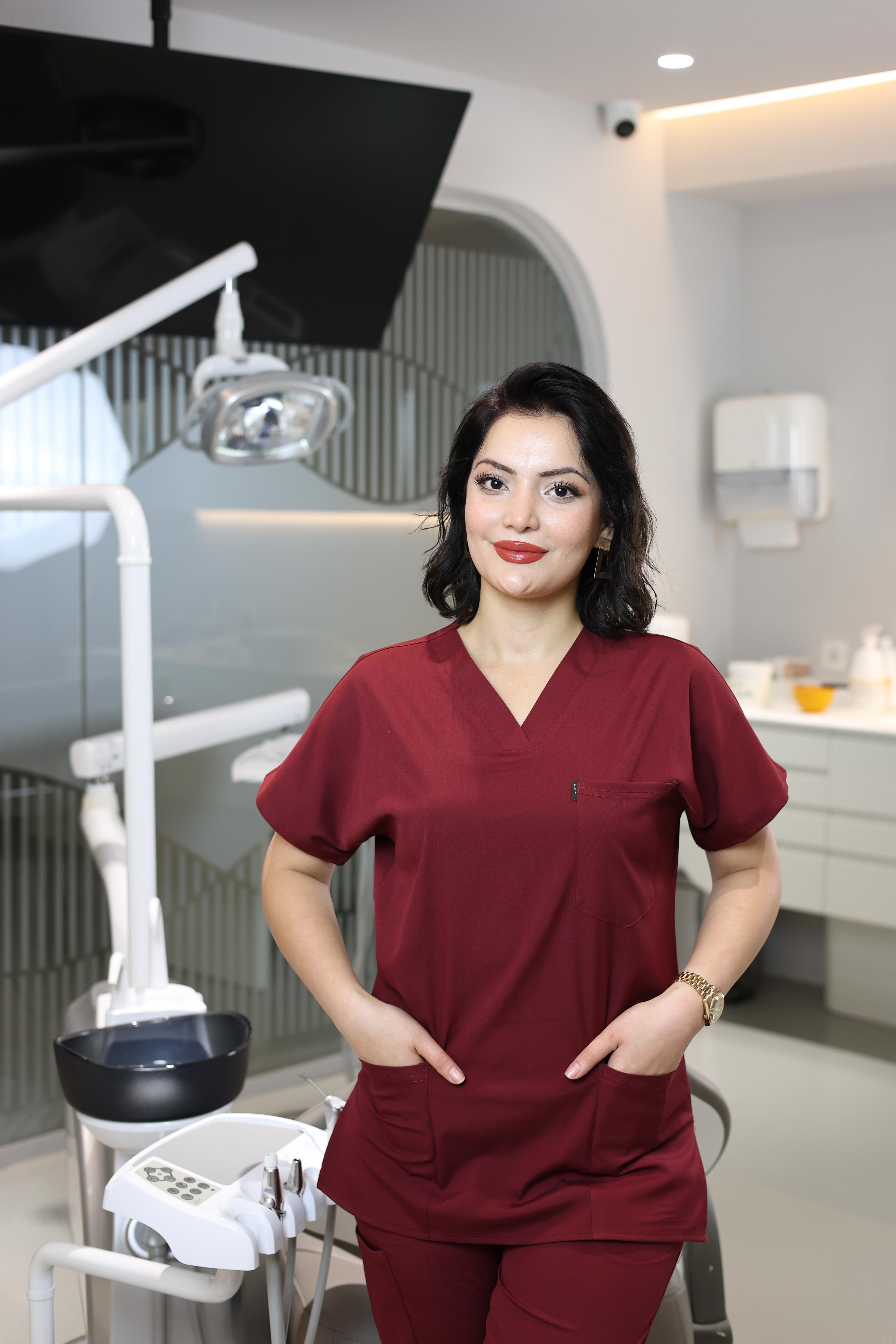 Bordo Hemşire Forması Takımı – Antibakteriyel Medikal Üniforma V Yaka Scrubs