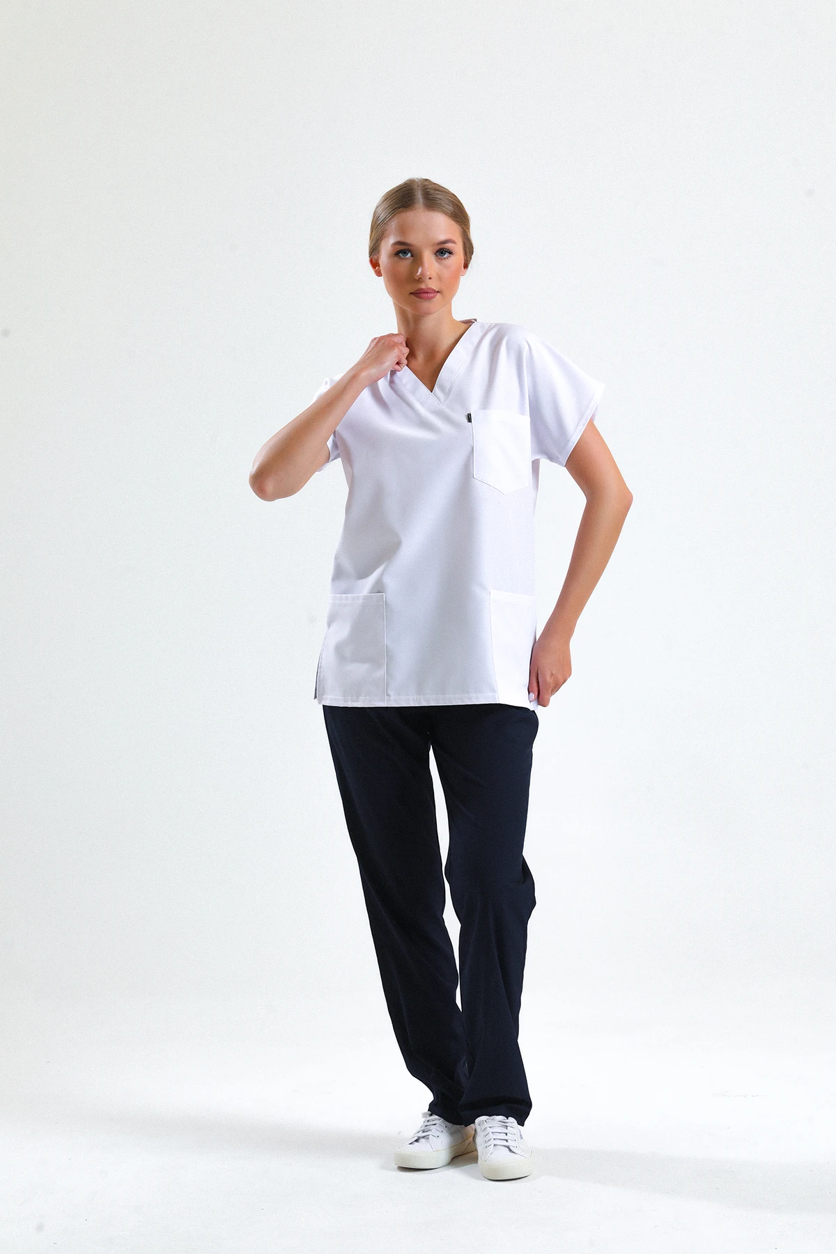 Beyaz Scrubs Tek Üst – V Yaka Antibakteriyel Medikal Doktor ve Hemşire Forması