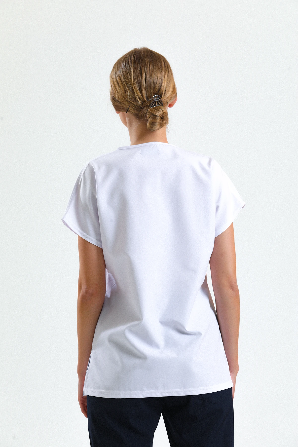 Beyaz Scrubs Tek Üst – V Yaka Antibakteriyel Medikal Doktor ve Hemşire Forması