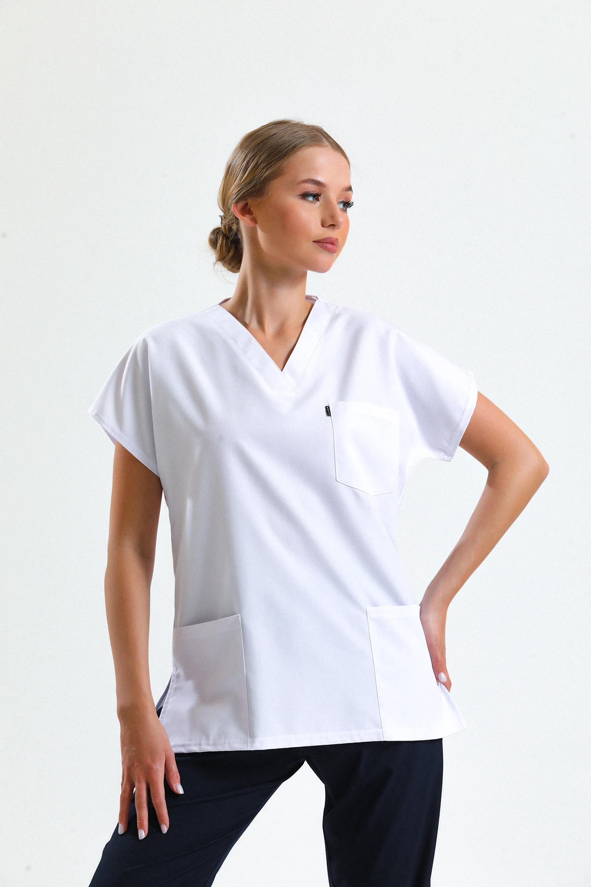 Beyaz Scrubs Tek Üst – V Yaka Antibakteriyel Medikal Doktor ve Hemşire Forması