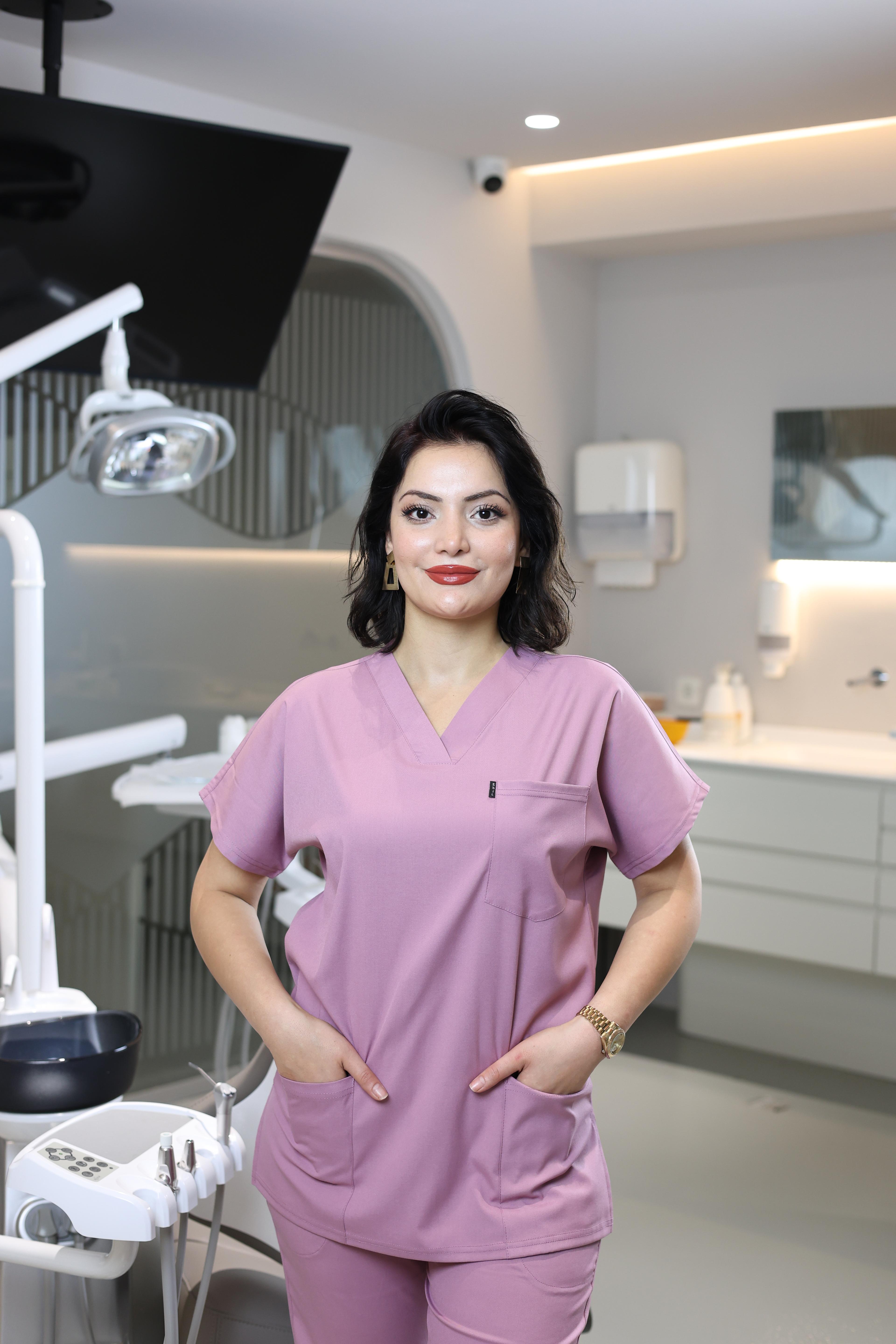 Gül Kurusu Hemşire Forması Takımı – Antibakteriyel Medikal V Yaka Scrubs