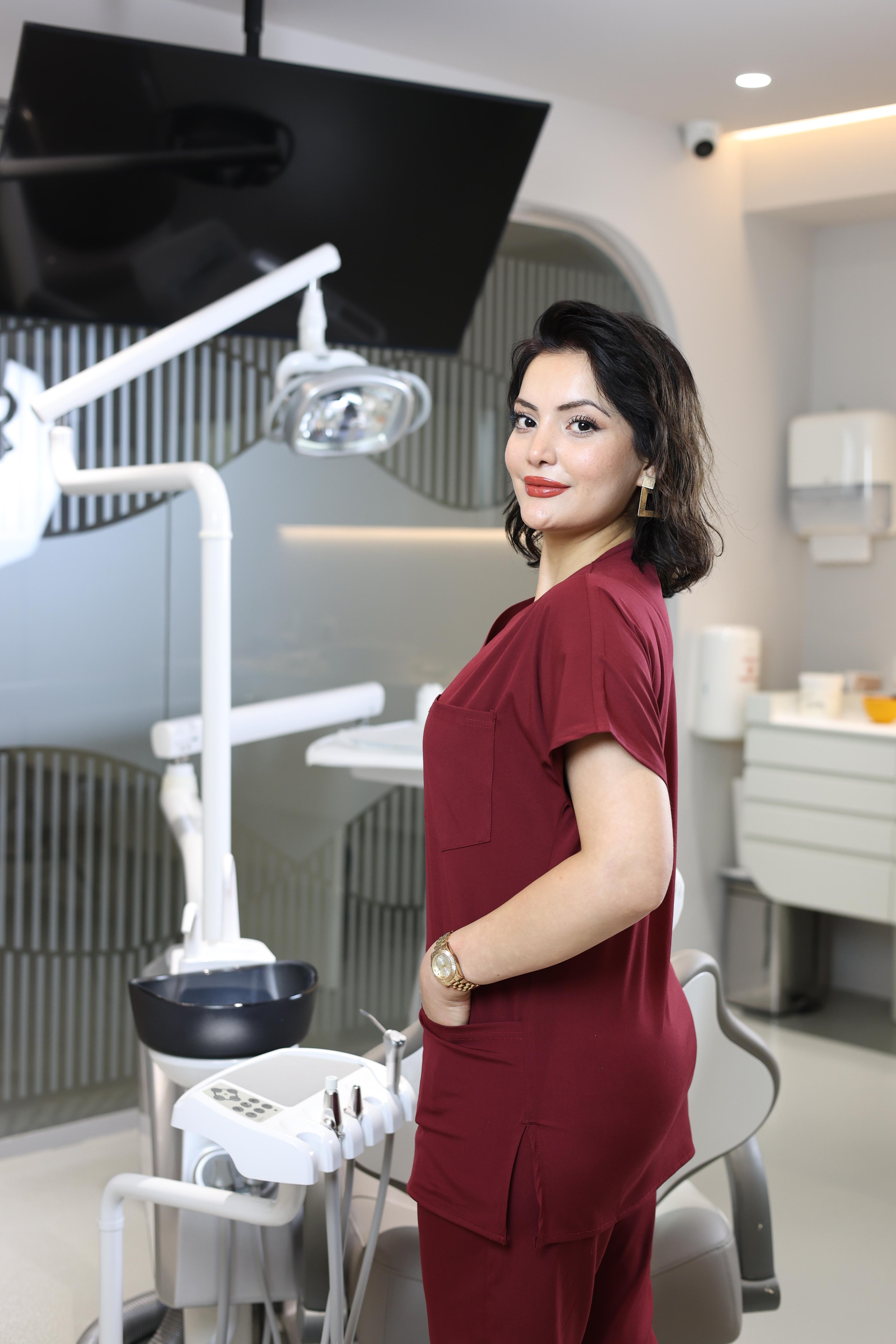 Bordo Hemşire Forması Takımı – Antibakteriyel Medikal Üniforma V Yaka Scrubs