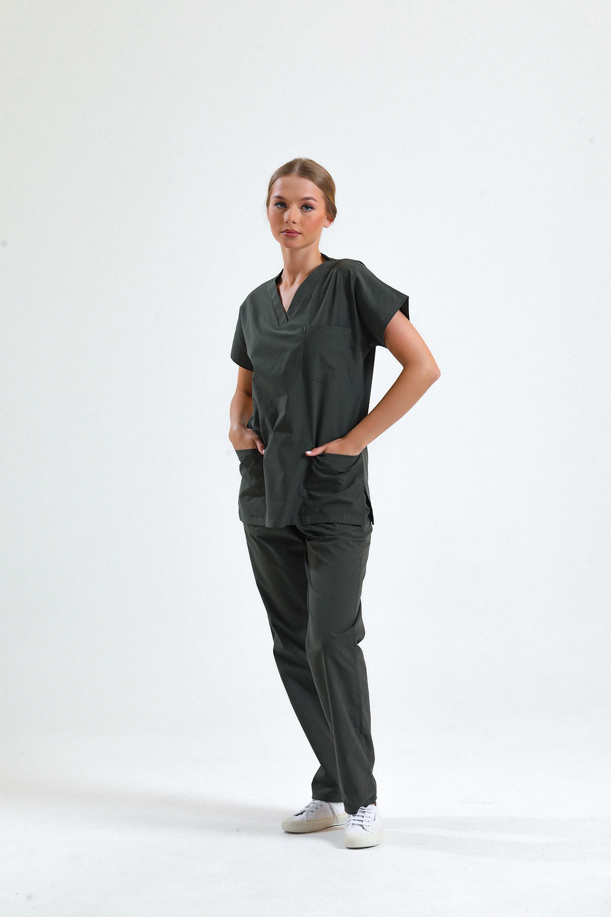 Koyu Yeşil Scrubs Tek Üst – V Yaka Antibakteriyel Medikal Doktor ve Hemşire Forması