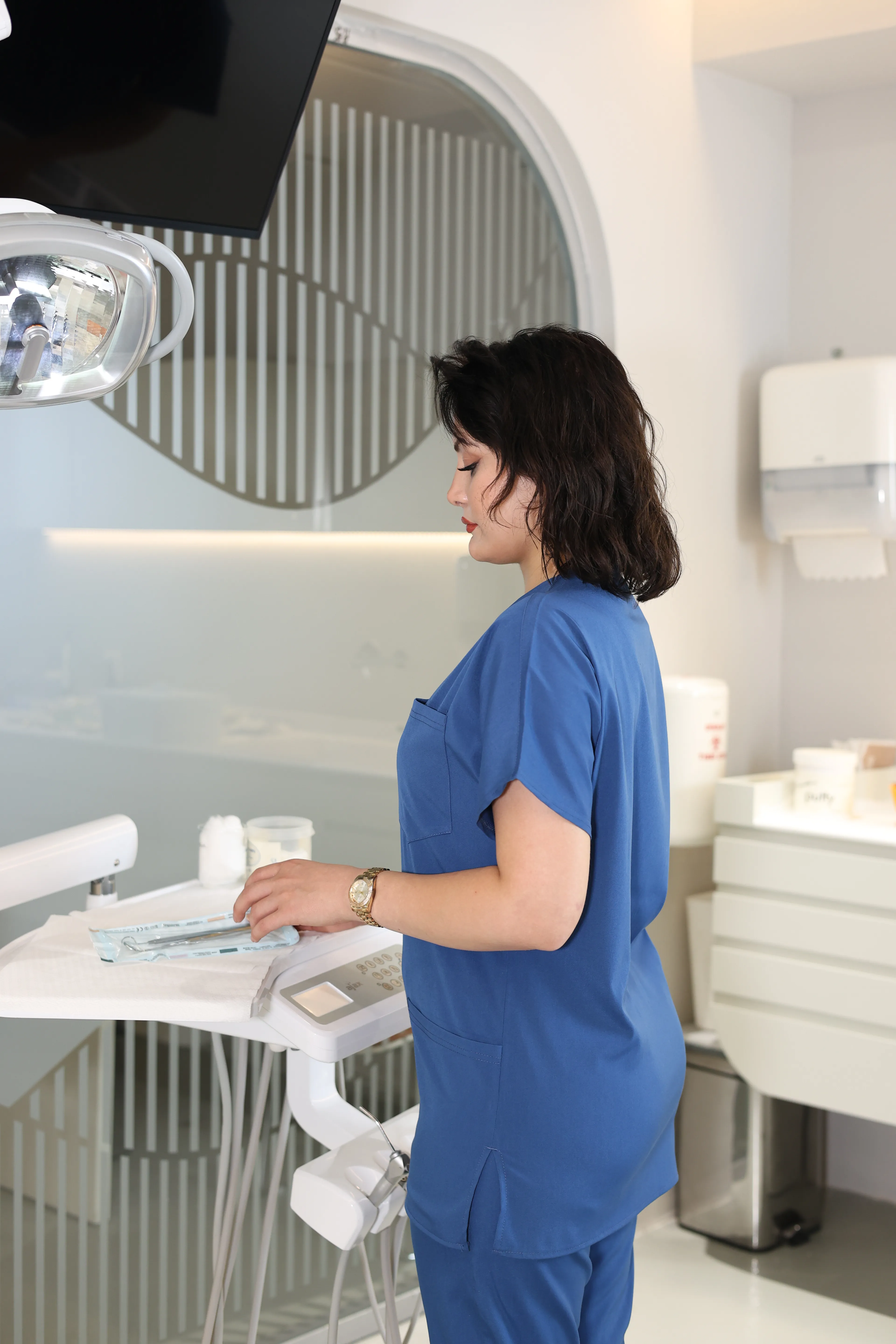 İndigo Mavi Scrubs Tek Üst – V Yaka Antibakteriyel Medikal Doktor ve Hemşire Forması