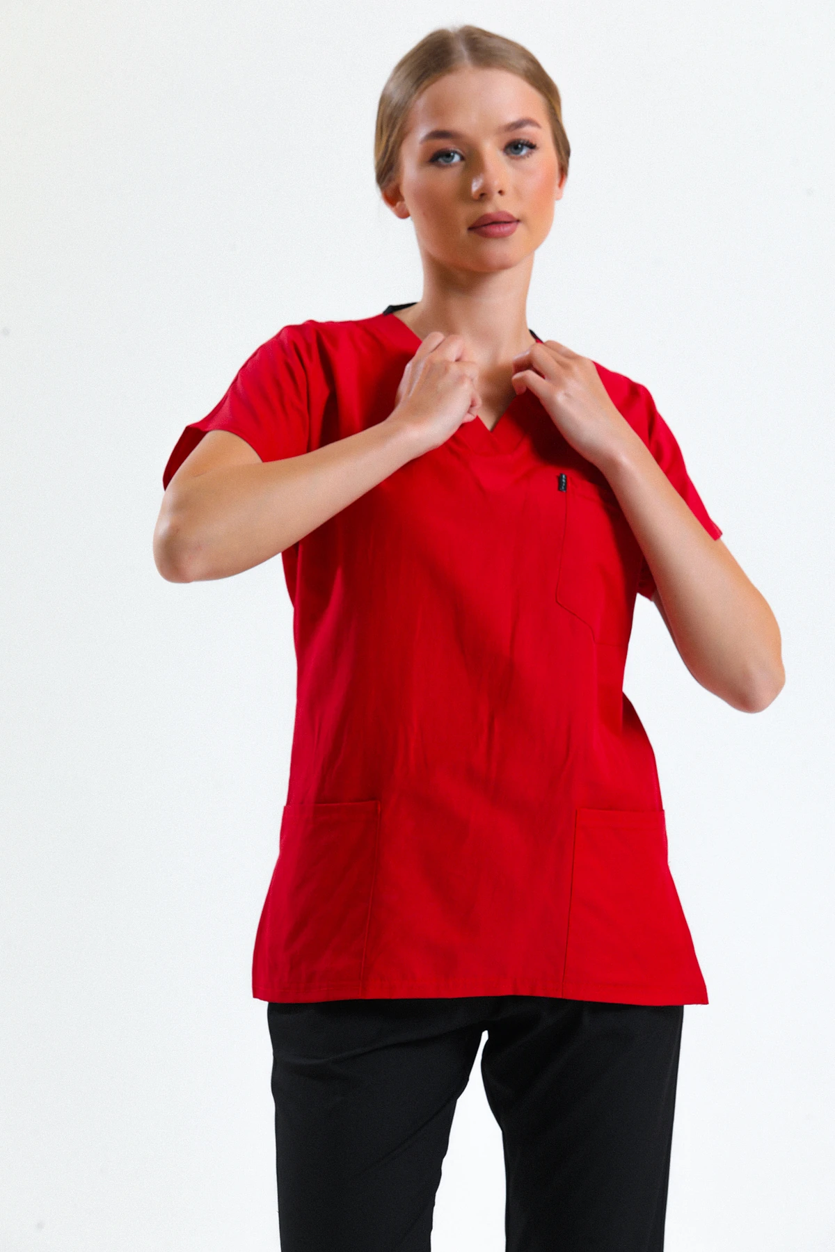 Kırmızı Scrubs Tek Üst – V Yaka Antibakteriyel Medikal Doktor ve Hemşire Forması