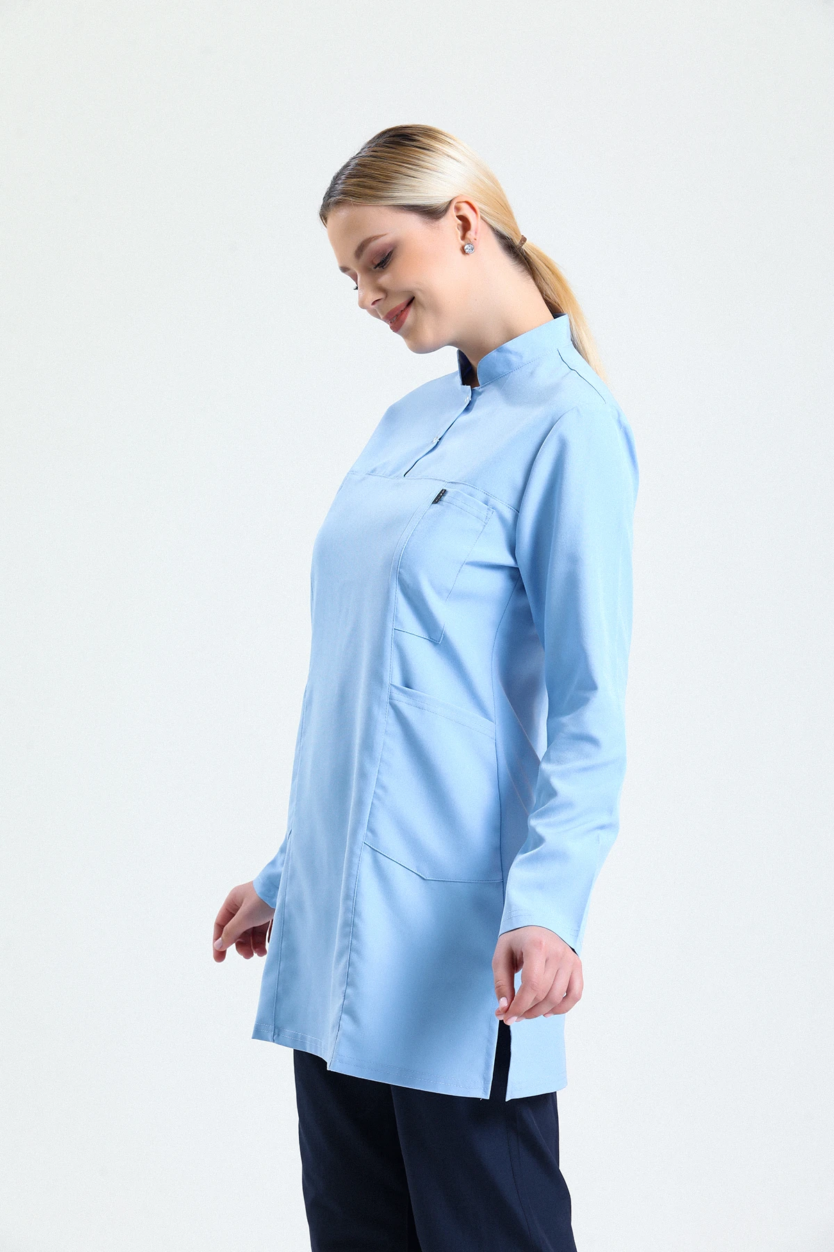 Bebe Mavi Tesettür Tek Üst Scrubs – Hakim Yaka Antibakteriyel Medikal Hemşire ve Doktor Forması