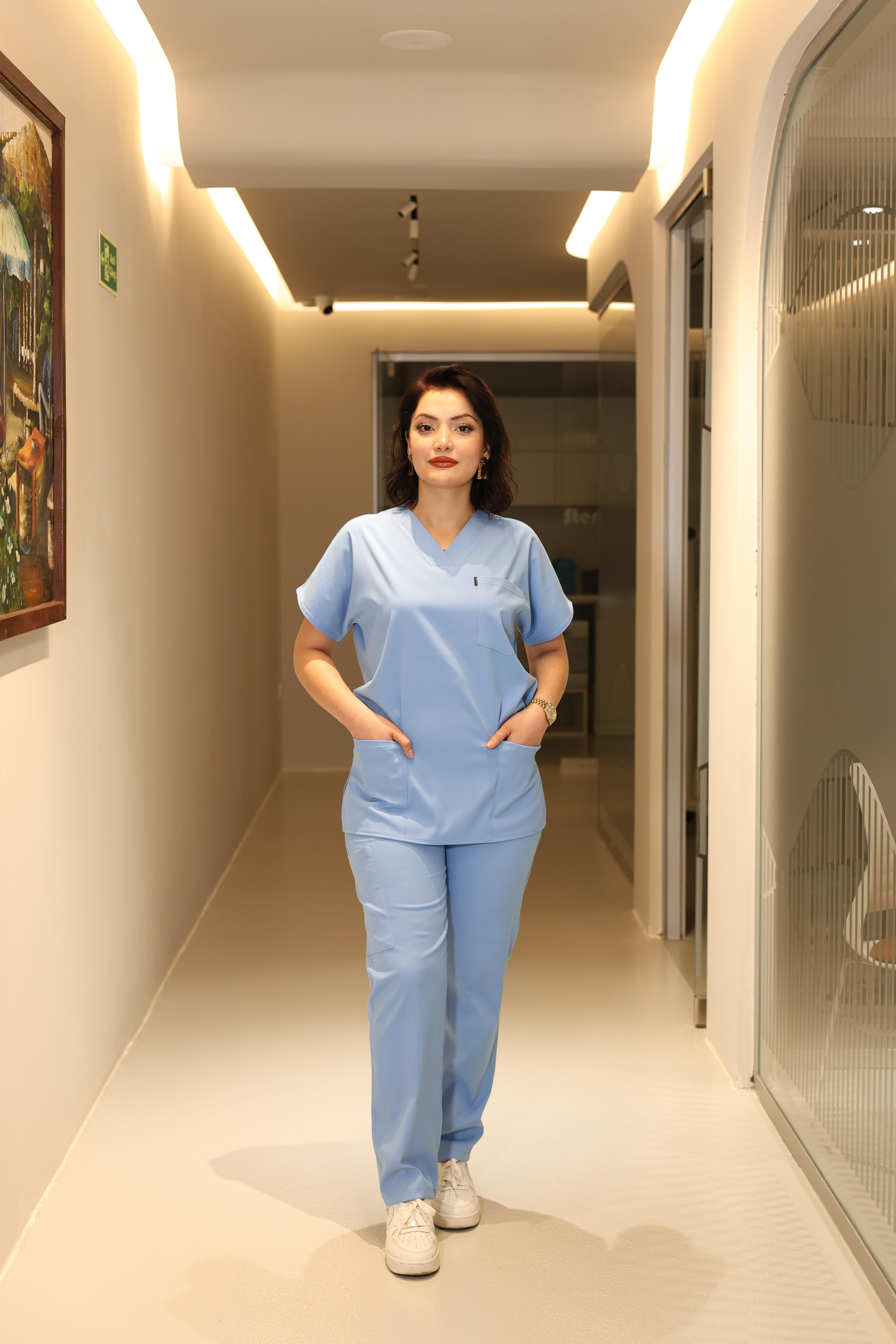 Bebe Mavi Hemşire Forması Takımı – Antibakteriyel Medikal V Yaka Scrubs