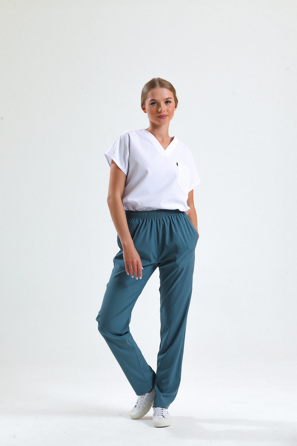 Petrol Mavisi Scrubs Tek Alt – Likralı ve Nefes Alabilir Medikal Doktor ve Hemşire Forması