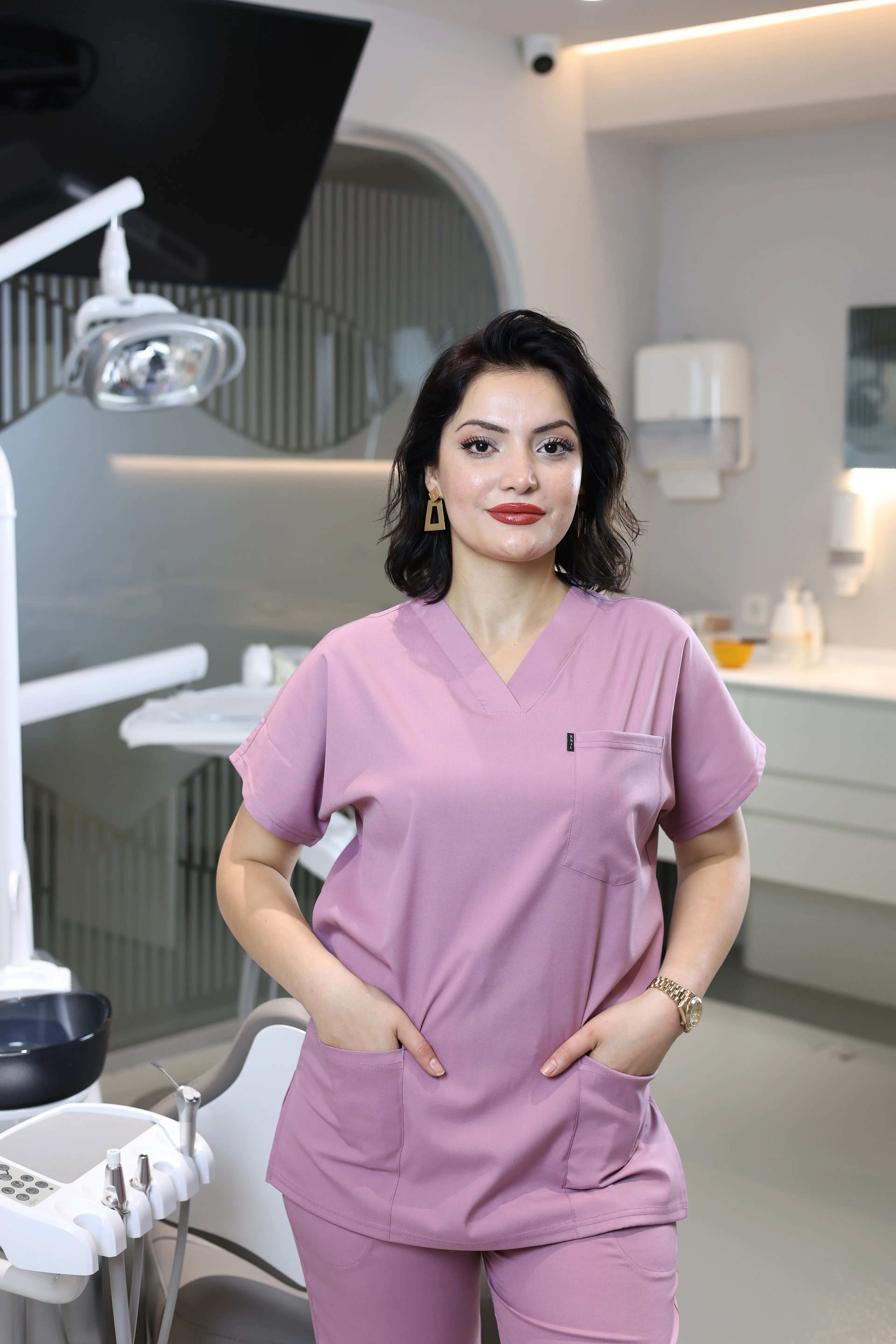 Gül Kurusu Scrubs Tek Üst – V Yaka Antibakteriyel Medikal Doktor ve Hemşire Forması