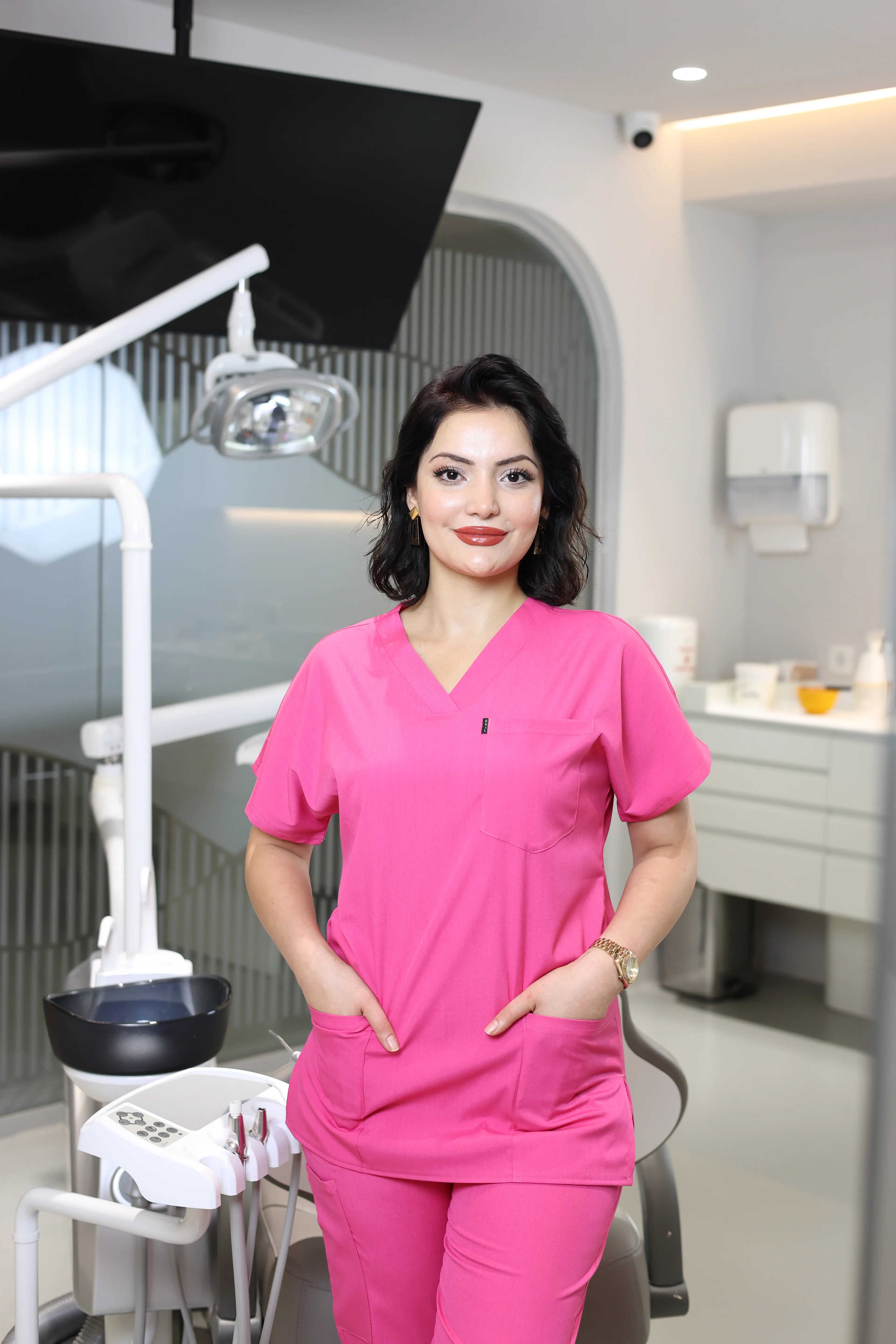 Pembe Scrubs Tek Üst – V Yaka Antibakteriyel Medikal Doktor ve Hemşire Forması