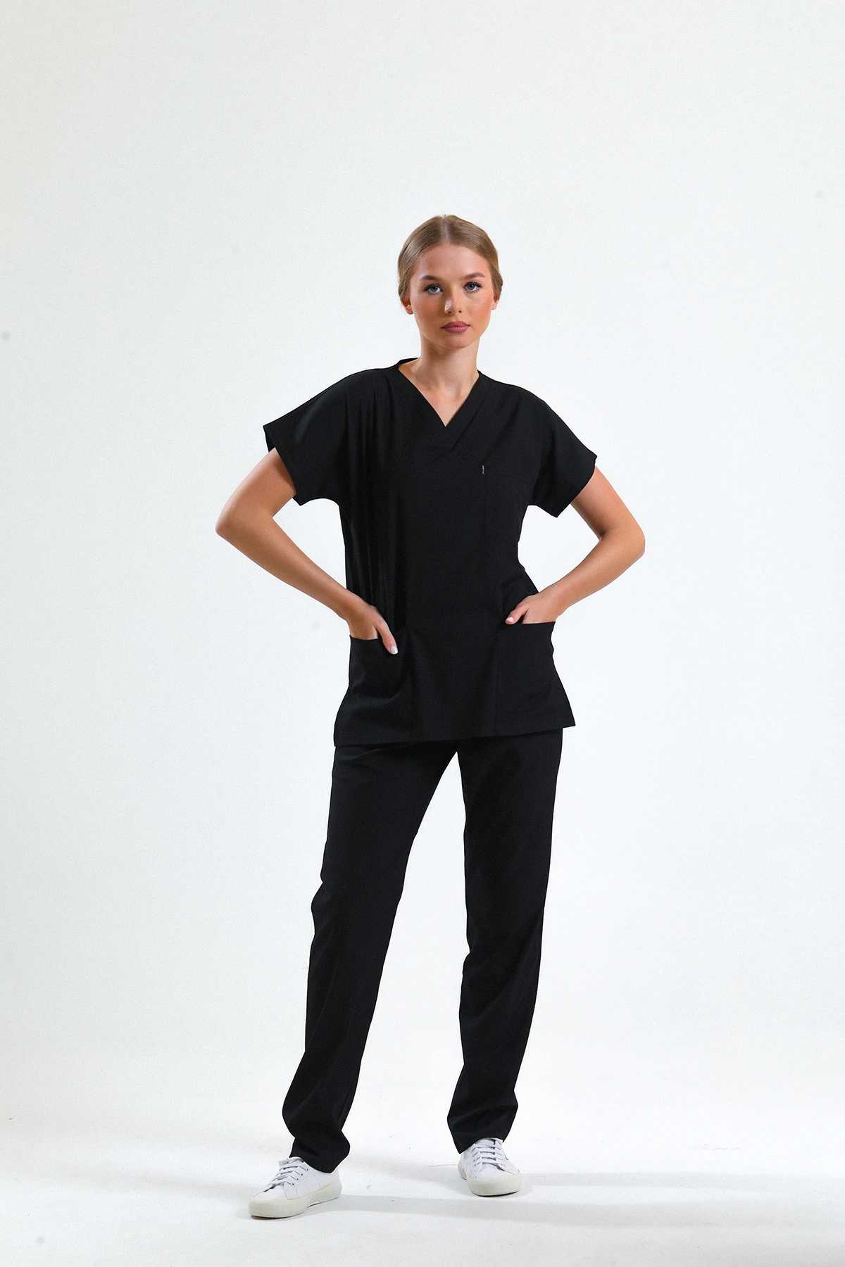 Siyah Scrubs Tek Üst – V Yaka Antibakteriyel Medikal Doktor ve Hemşire Forması