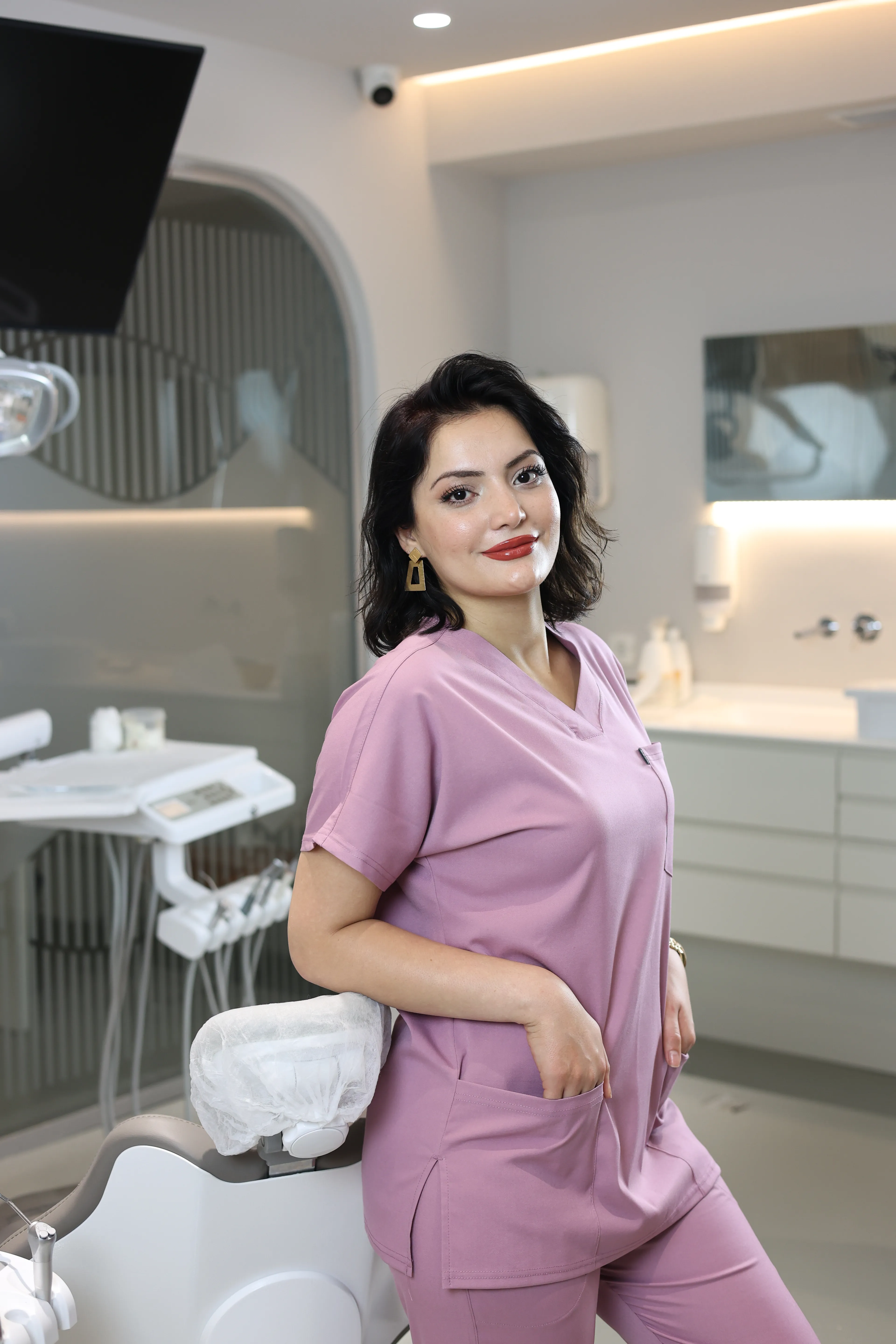 Gül Kurusu Scrubs Tek Üst – V Yaka Antibakteriyel Medikal Doktor ve Hemşire Forması