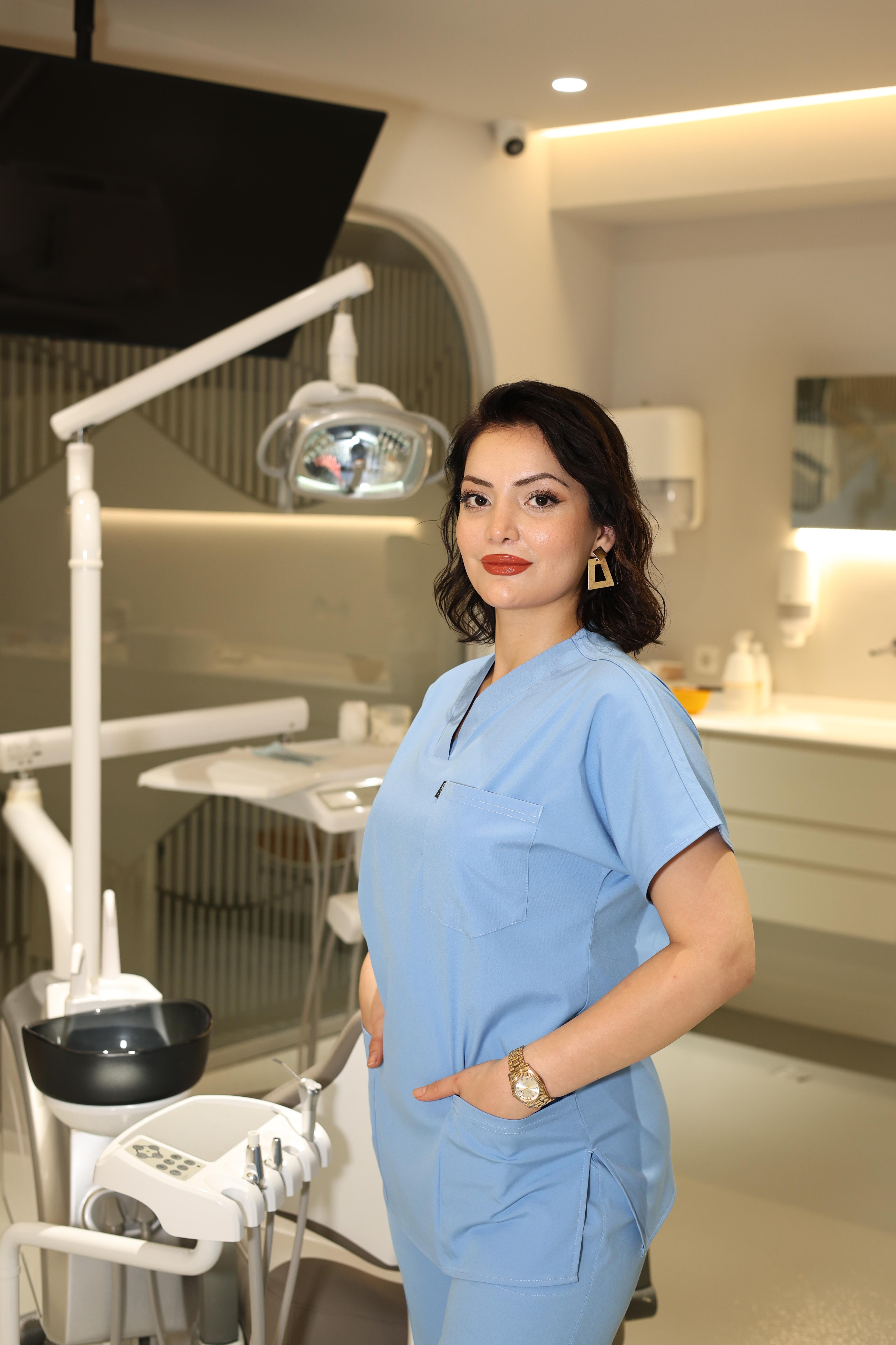 Bebe Mavi Hemşire Forması Takımı – Antibakteriyel Medikal V Yaka Scrubs