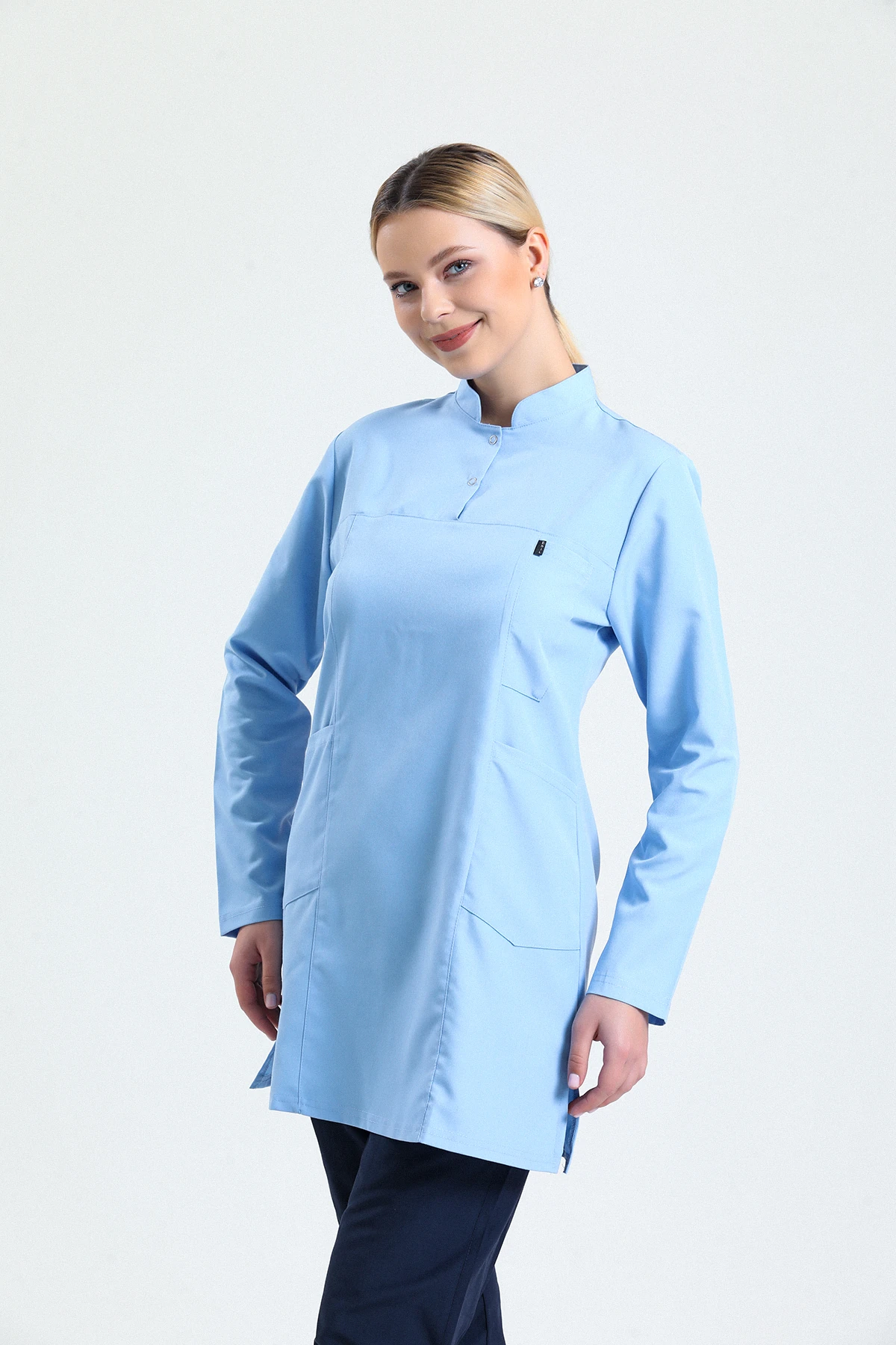 Bebe Mavi Tesettür Tek Üst Scrubs – Hakim Yaka Antibakteriyel Medikal Hemşire ve Doktor Forması