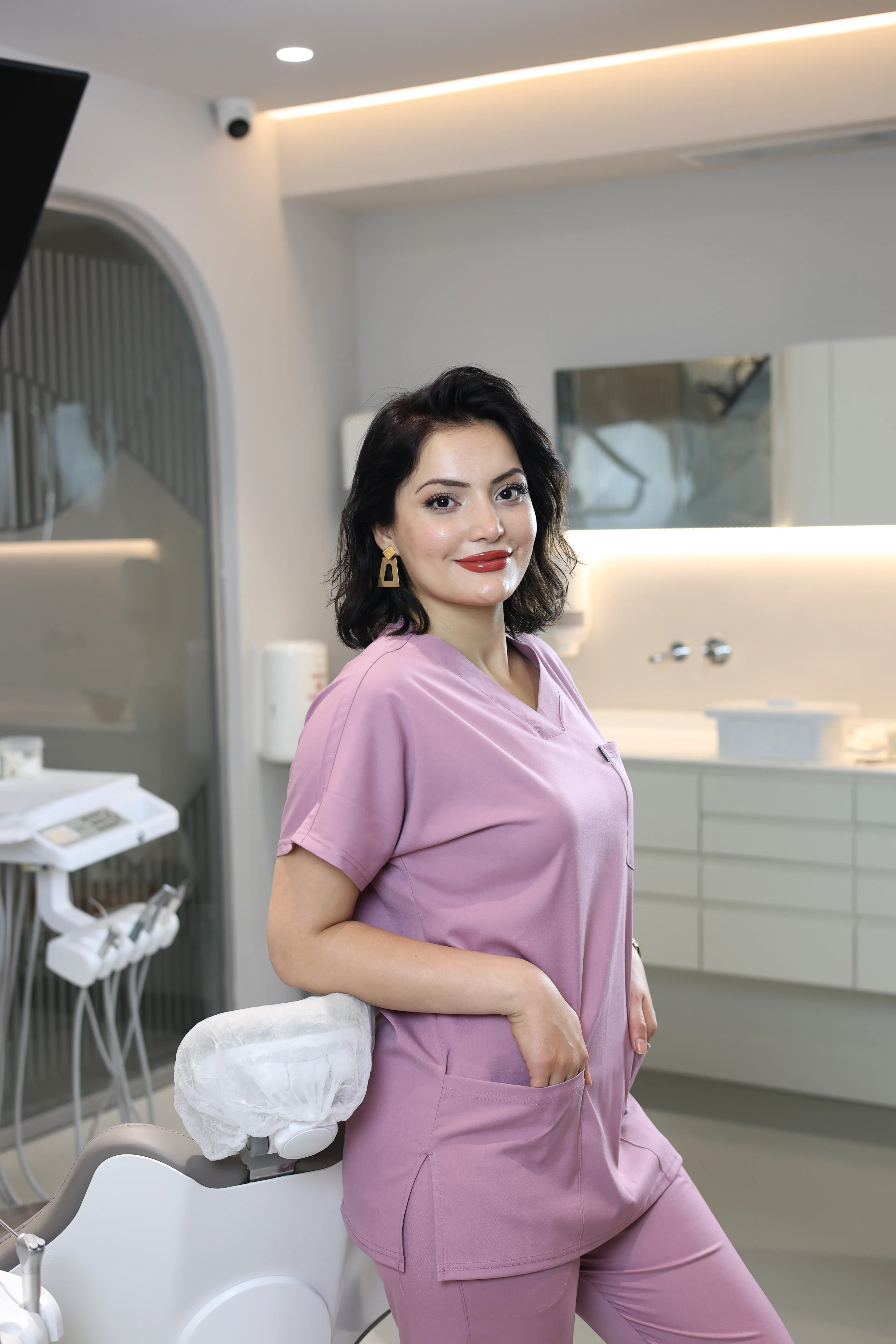 Gül Kurusu Scrubs Tek Üst – V Yaka Antibakteriyel Medikal Doktor ve Hemşire Forması