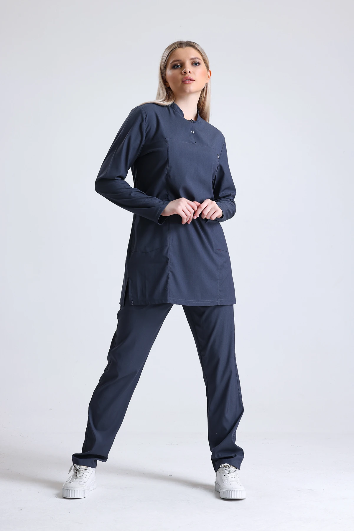 Antrasit Tesettür Tek Üst Scrubs – Hakim Yaka Antibakteriyel Medikal Hemşire ve Doktor Forması