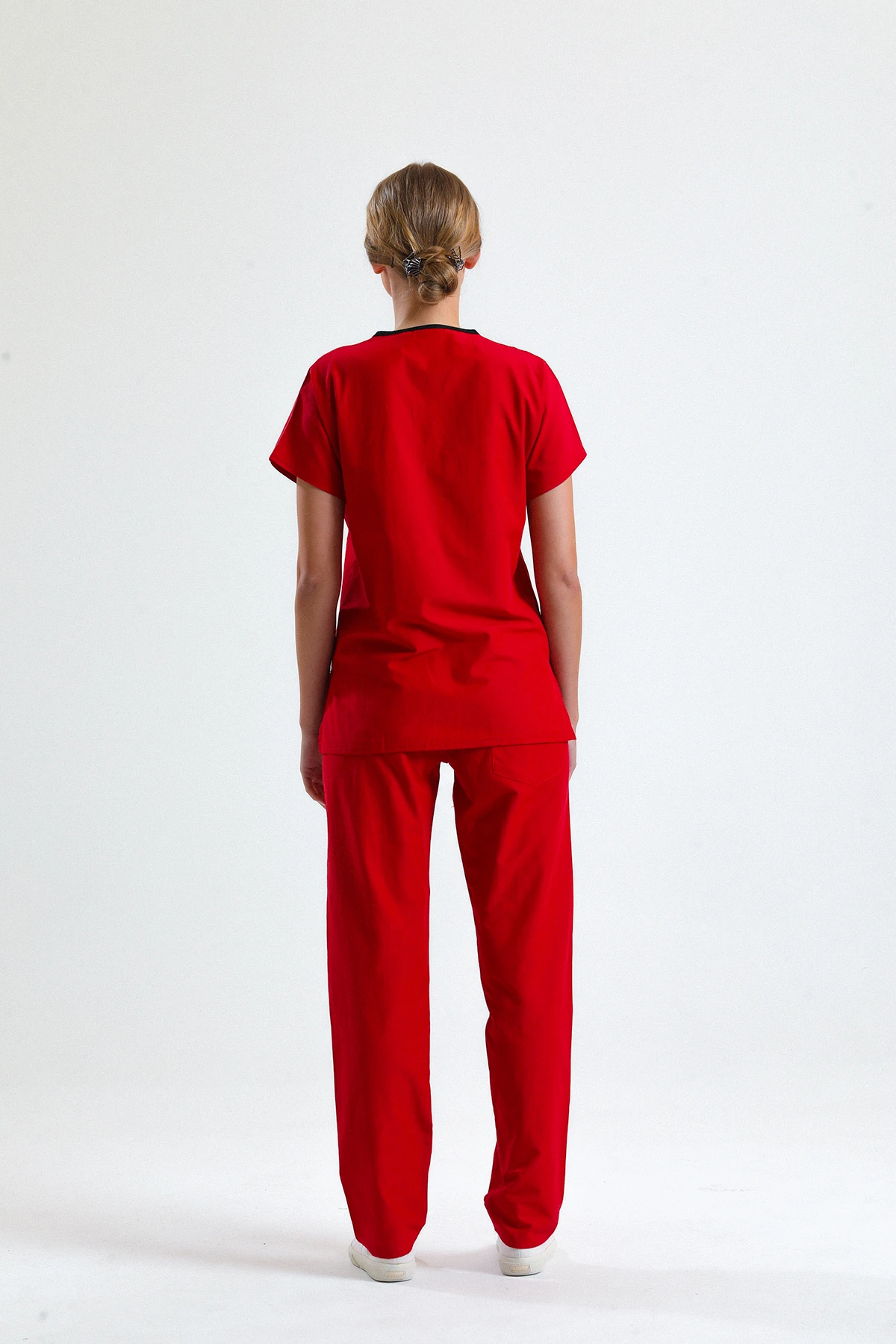 Kırmızı Scrubs Tek Üst – V Yaka Antibakteriyel Medikal Doktor ve Hemşire Forması