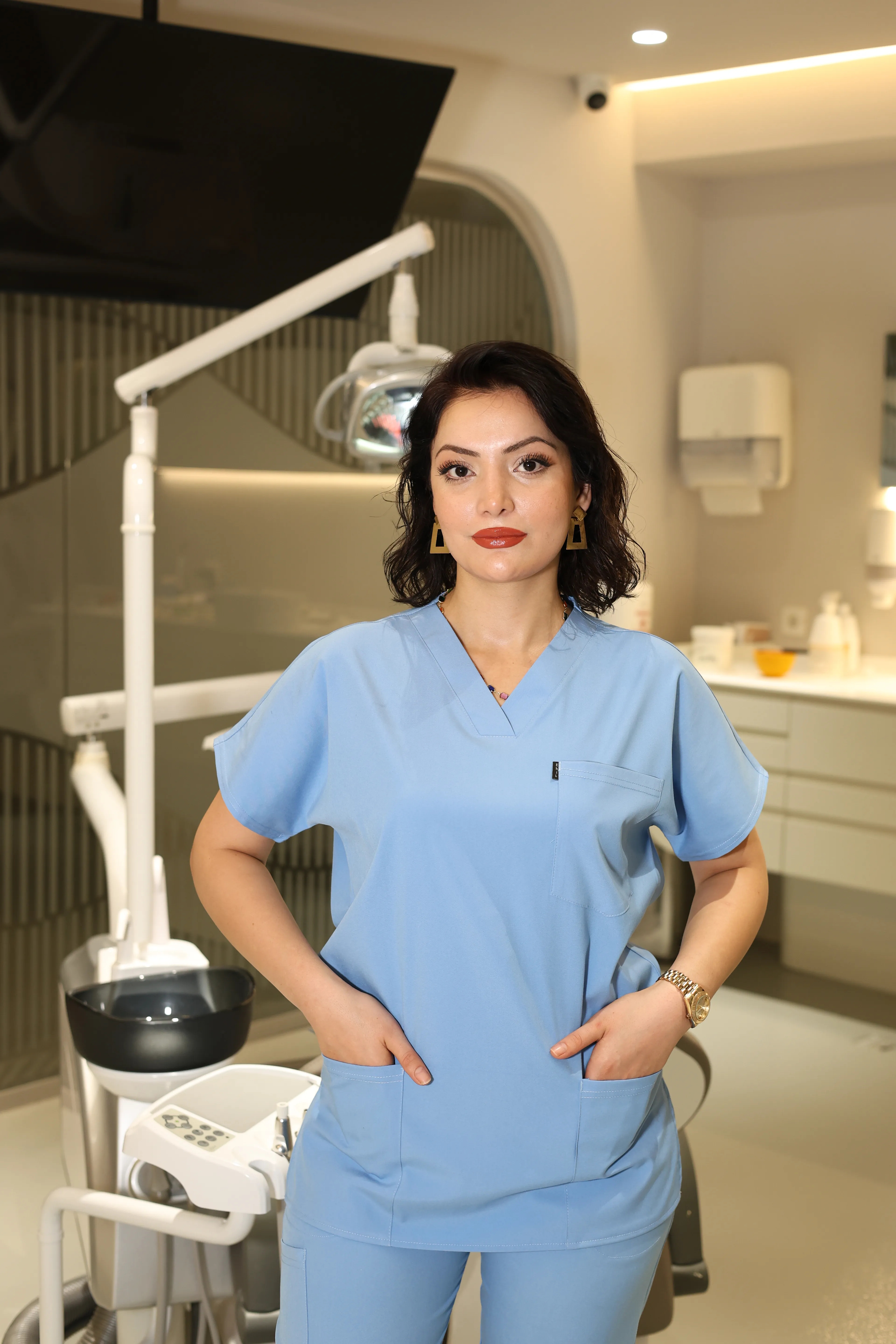 Bebe Mavi Scrubs Tek Üst – V Yaka Antibakteriyel Medikal Doktor ve Hemşire Forması