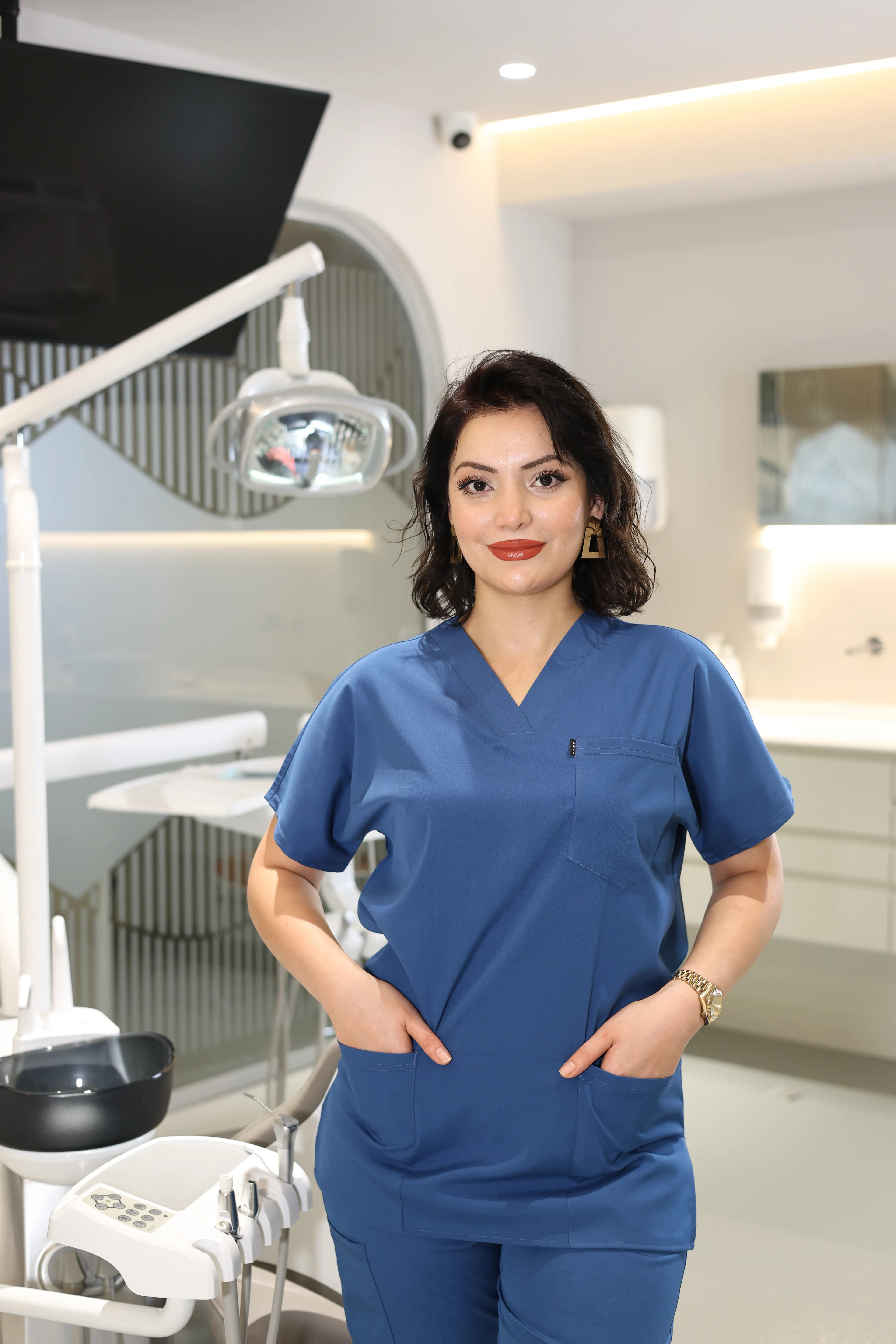 İndigo Mavi Hemşire Forması Takımı – Antibakteriyel Medikal V Yaka Scrubs