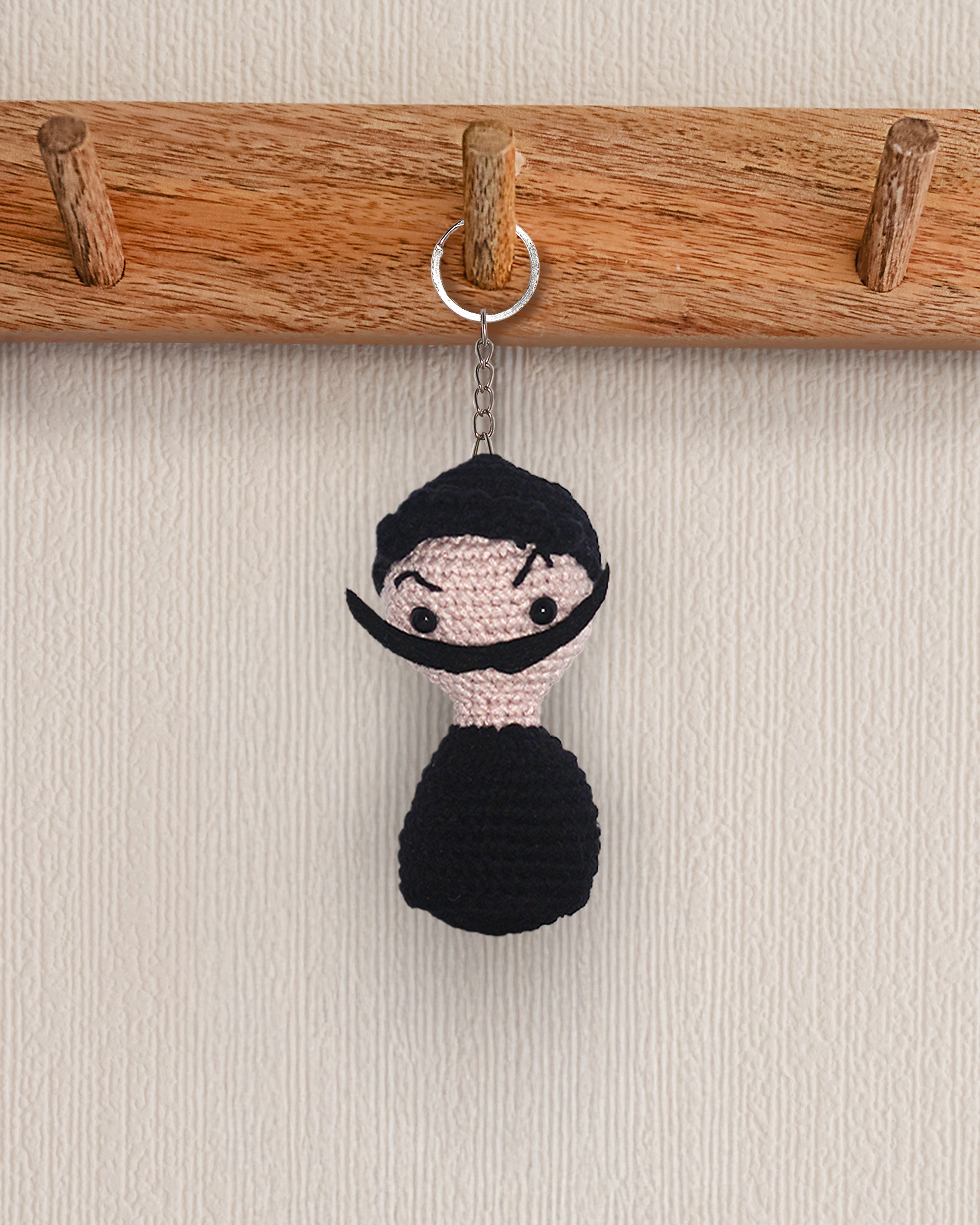 Salvador Dali Büst Amigurumi Anahtarlık 9 cm - El Yapımı Sanatsal Örgü Çanta Aksesuarı