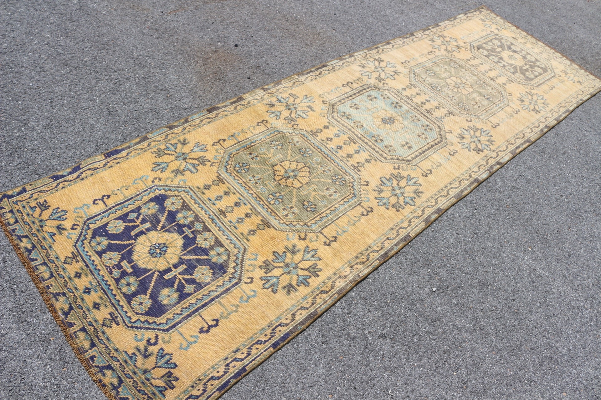 Mutfak Halısı, Soğuk Halı, Merdiven Halıları, Fas Halısı, Turuncu Oushak Halısı, Vintage Halılar, Koridor Halısı, 3,1x10,3 ft Koşucu Halısı, Türk Halısı