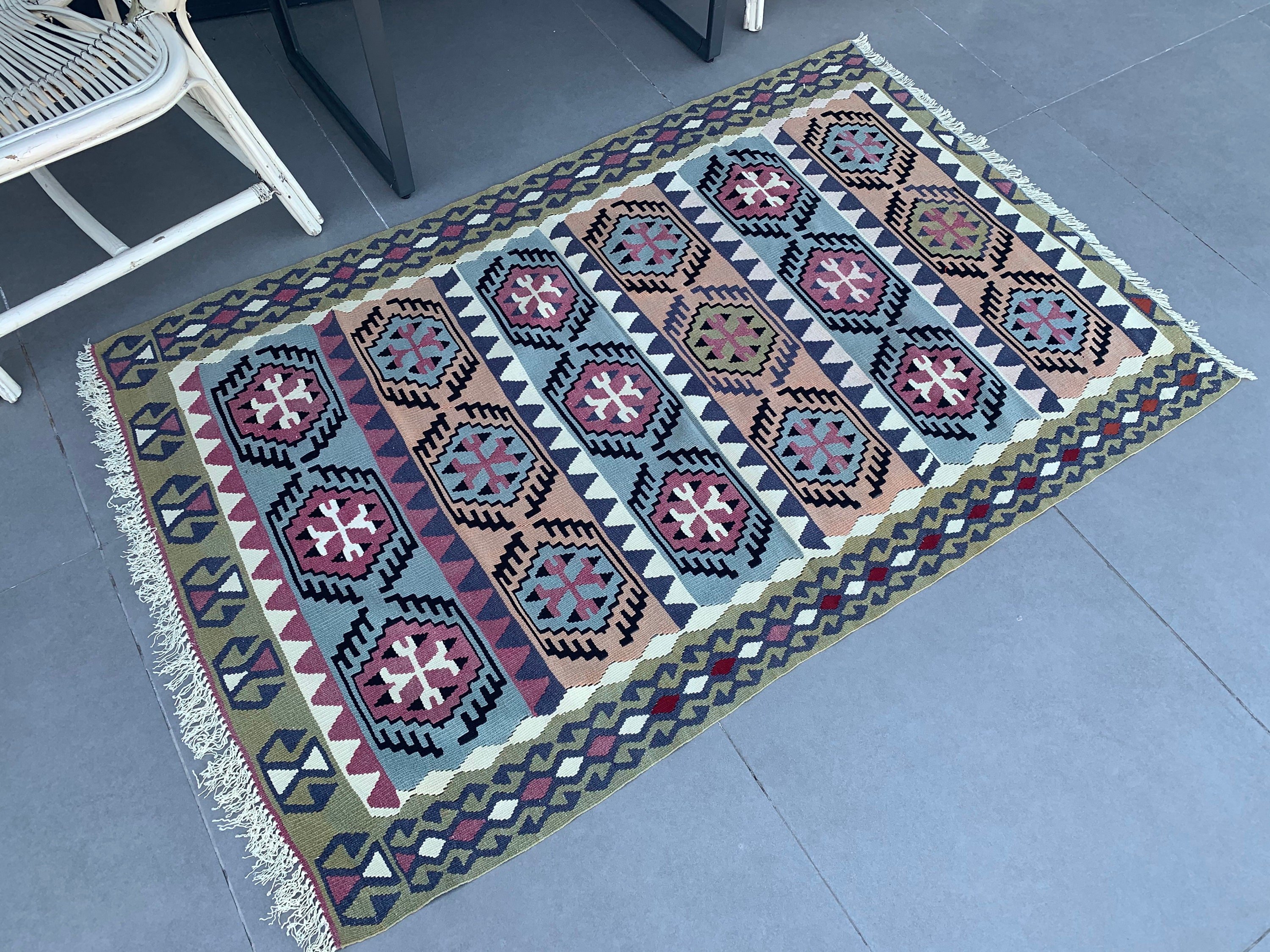 Vintage Halı, Antika Halı, Kilim, 3.2x5 ft Aksan Halısı, Ofis Halısı, Yatak Odası Halısı, Mor Fas Halıları, Anadolu Halısı, Türk Halıları, Giriş Halısı