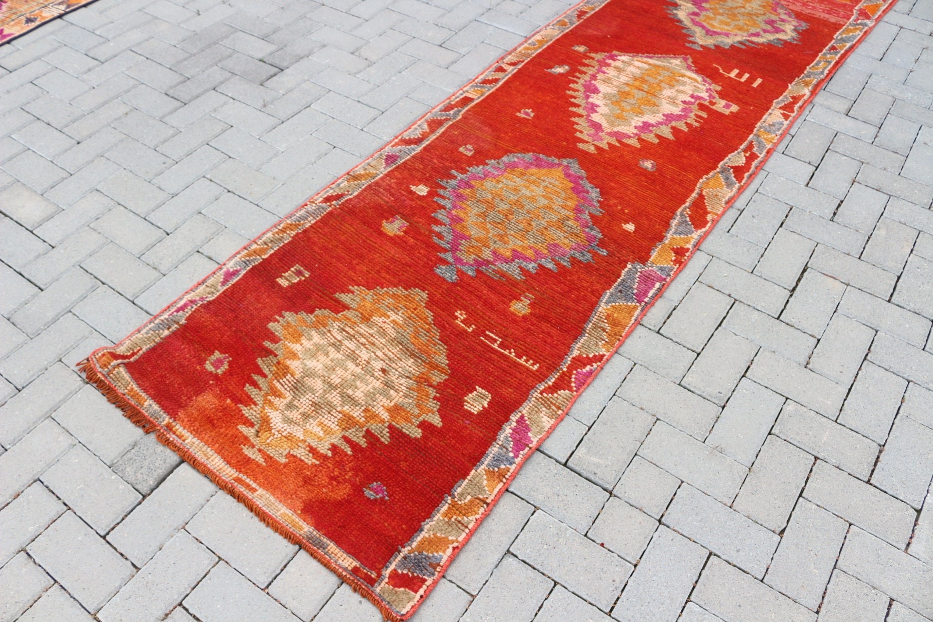 Türk Halıları, Vintage Halı, Mutfak Halısı, Kırmızı Soğuk Halı, Havalı Halılar, Merdiven Halıları, 2,8x10,6 ft Koşucu Halıları, Koridor Halısı, Sevimli Halı, Yer Halıları