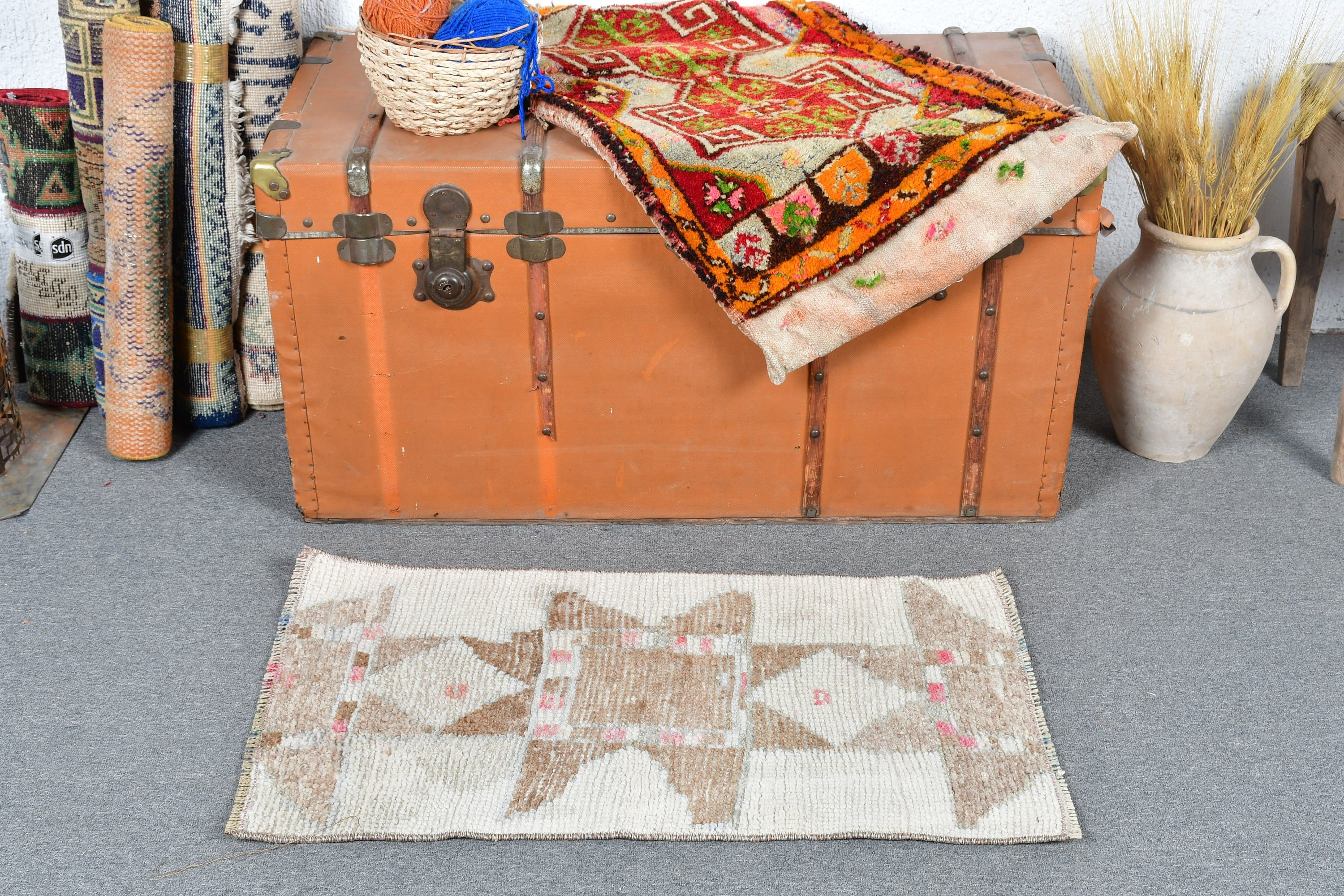 Vintage Rugs, Turkish Rug, Wool Rug, White Anatolian Rug, 1.6x2.8 ft Small Rug, Rugs for Nursery, Car Mat Rugs, Bedroom Rug