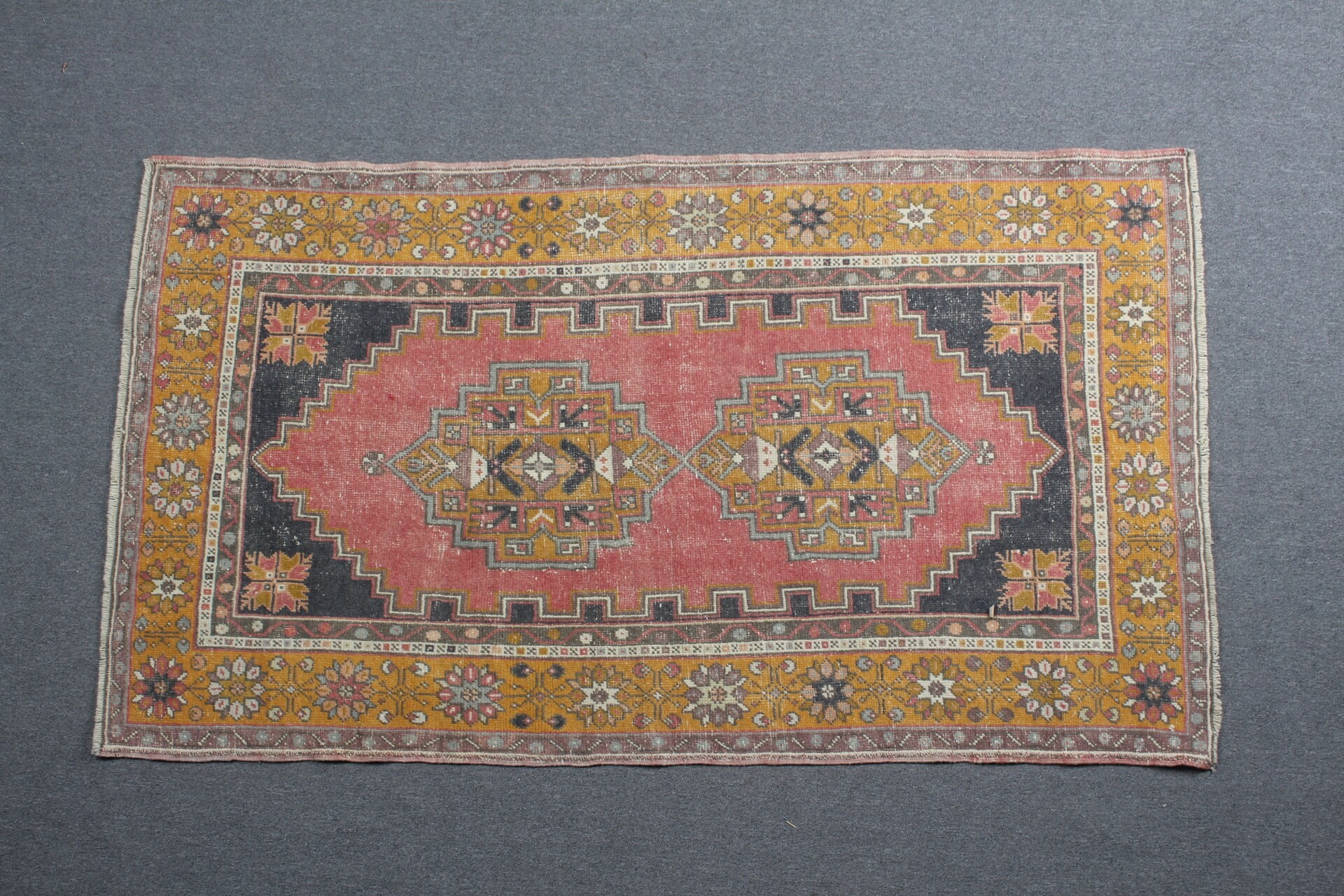 Yün Halı, 3,6x6,3 ft Aksan Halısı, Sevimli Halı, Çocuk Odası Halıları, Giriş Halıları, Türk Halısı, Mutfak Halısı, Vintage Halı, Yatak Odası Halıları, Kırmızı Yer Halısı