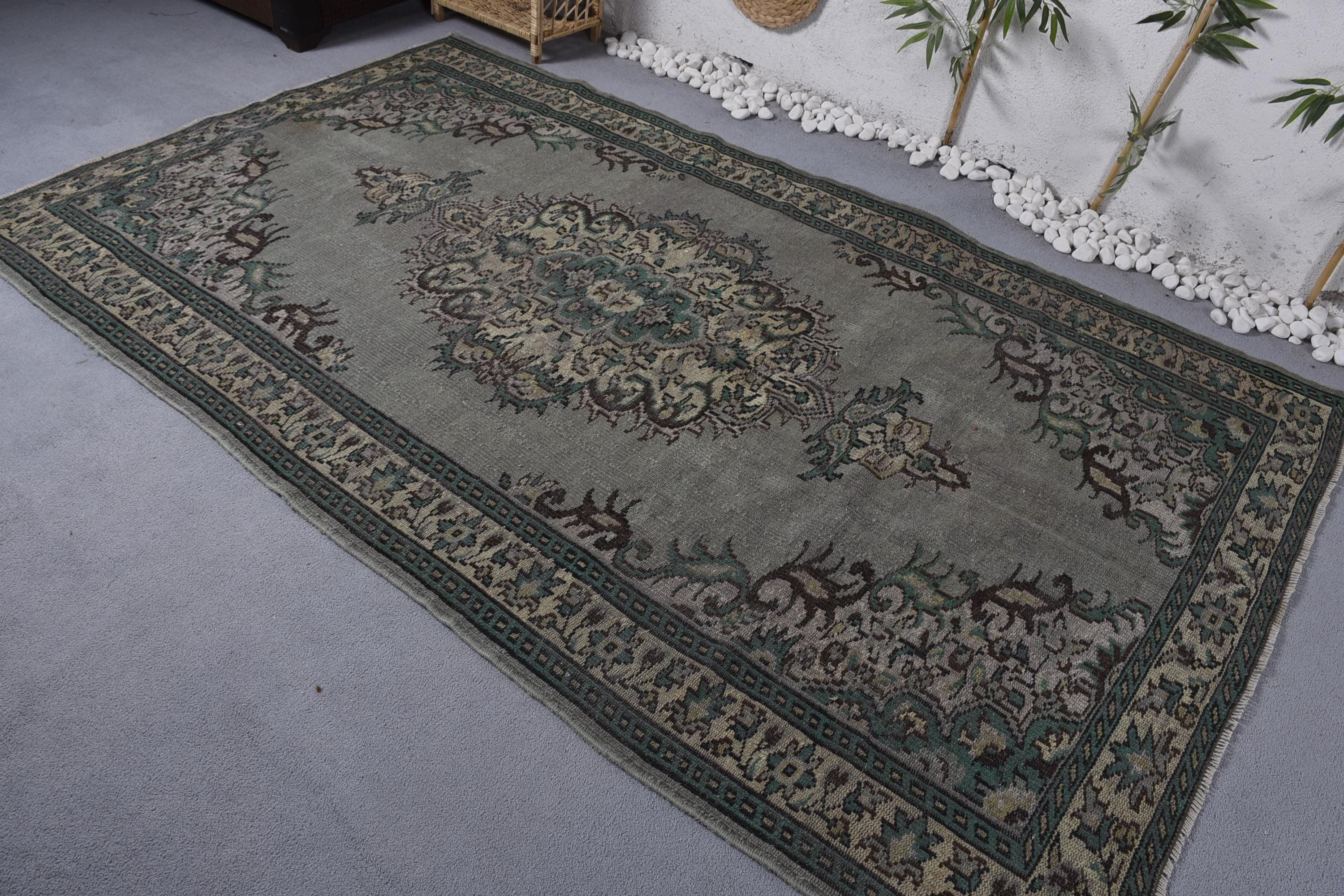 Vintage Halı, 5.4x9 ft Büyük Halı, Büyük Vintage Halı, Türk Halıları, El Dokuma Halıları, Oturma Odası Halıları, Yeşil Nötr Halı, Havalı Halılar, Boho Halıları