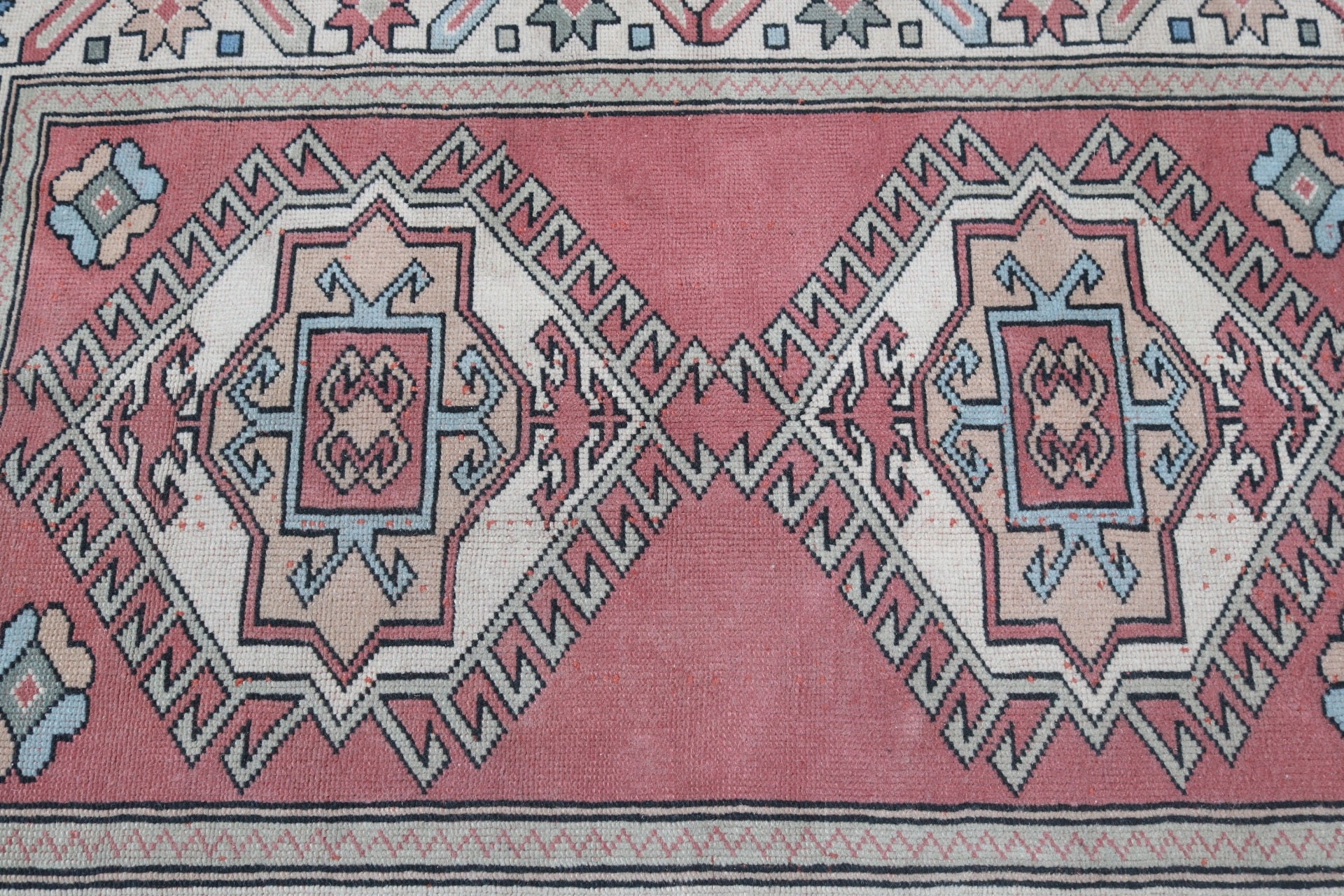 Vintage Halılar, Geometrik Halı, Pembe 3.4x4.7 ft Accent Halı, Türk Halısı, Dış Mekan Halısı, Mutfak Halısı, Dekoratif Halılar, Antika Halı