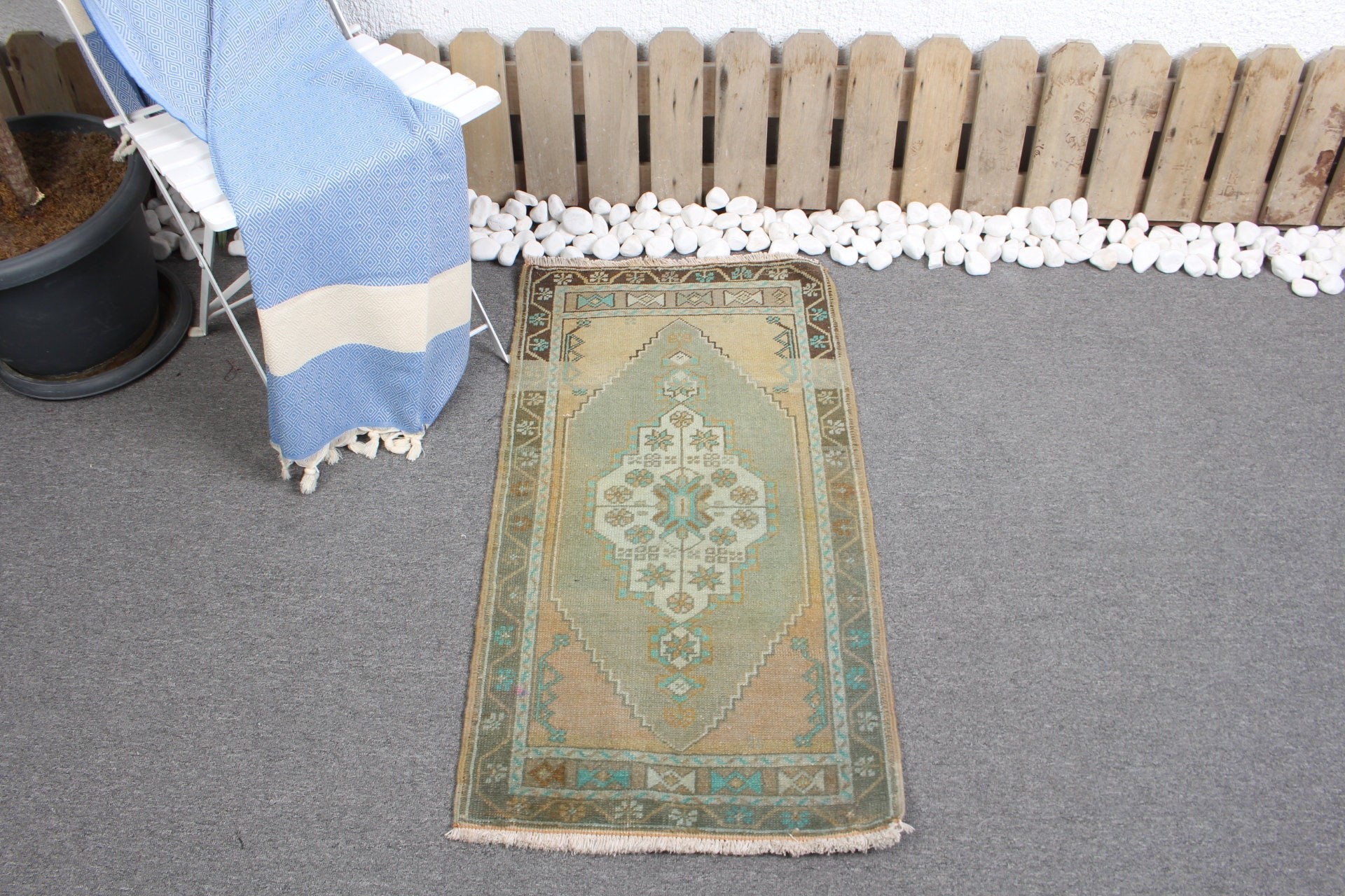 Yeşil Oryantal Halı, 1.7x3.2 ft Küçük Halılar, Vintage Halı, Yatak Odası Halısı, Eski Halılar, Türk Halıları, Fas Halıları, Çocuk Halıları, Ev Dekorasyonu Halısı