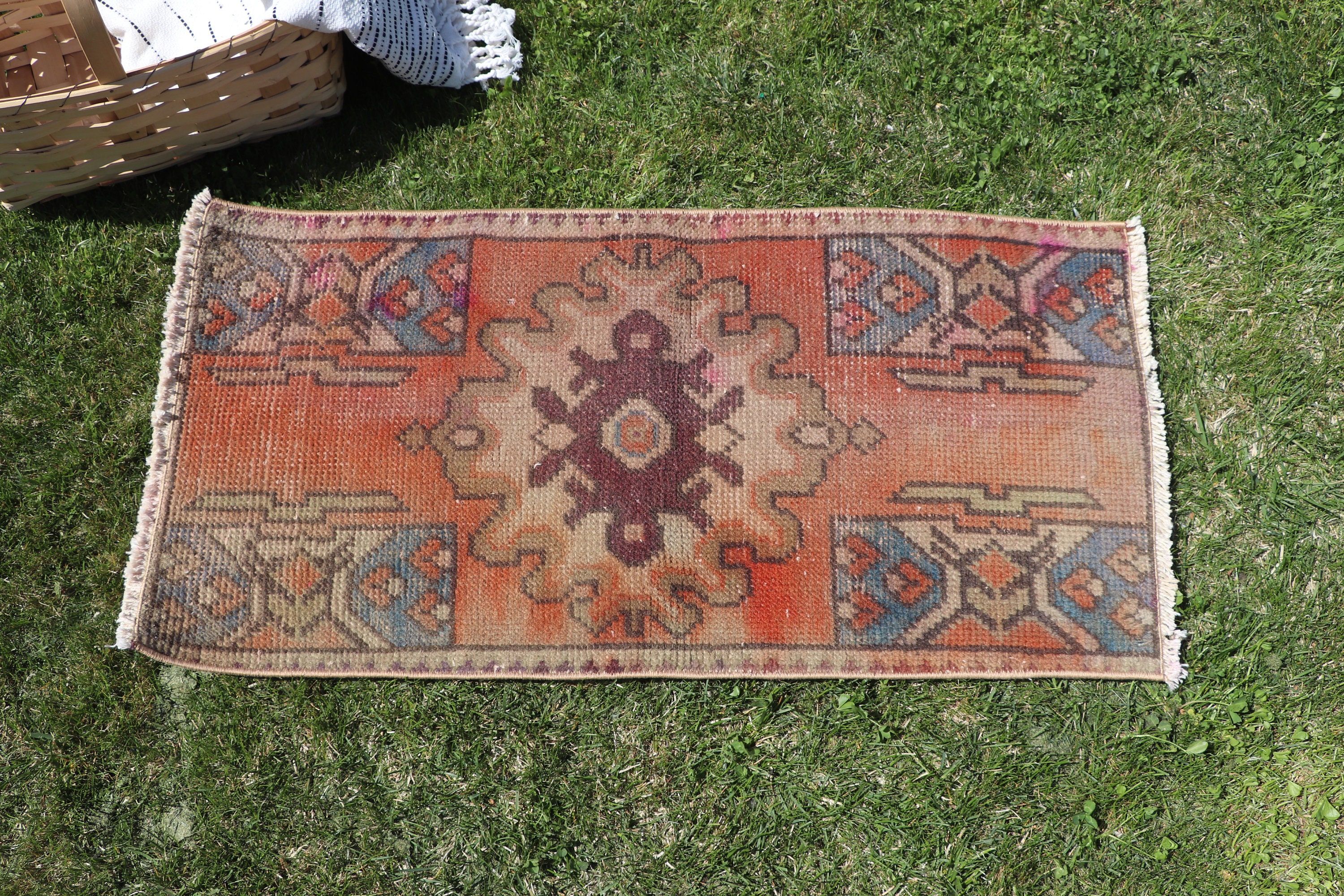 Havalı Halılar, Mutfak Halıları, Banyo Halısı, Yatak Odası Halıları, Vintage Halılar, Türk Halısı, Lüks Halılar, 1,5x3 ft Küçük Halı, Turuncu El Dokuma Halı