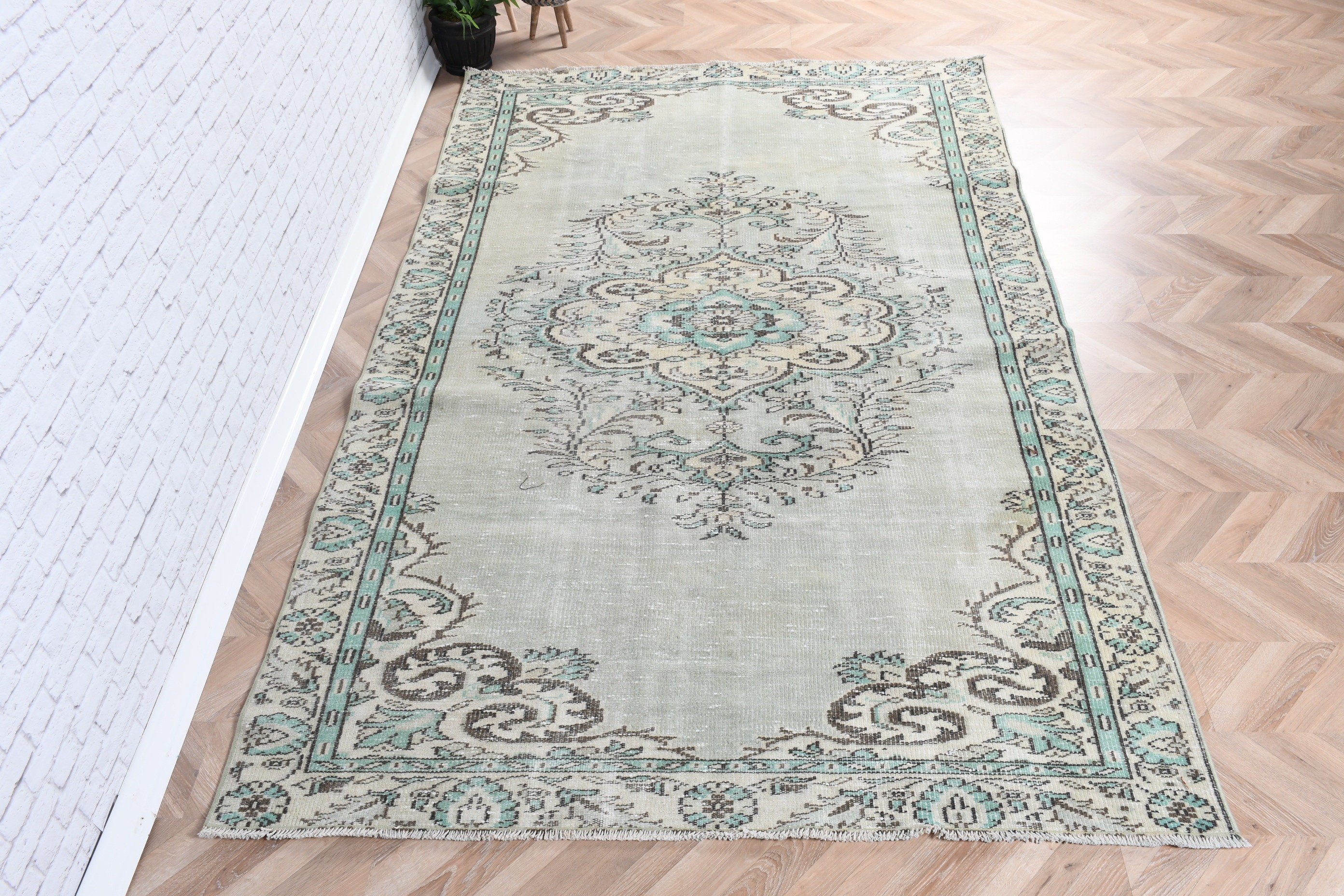 Turkish Rug, Vintage Rug, Oriental Rug, 5.5x9 ft Large Rug, Bedroom Rug, Boho Rug, Green Floor Rugs, Statement Rug, Dining Room Rug