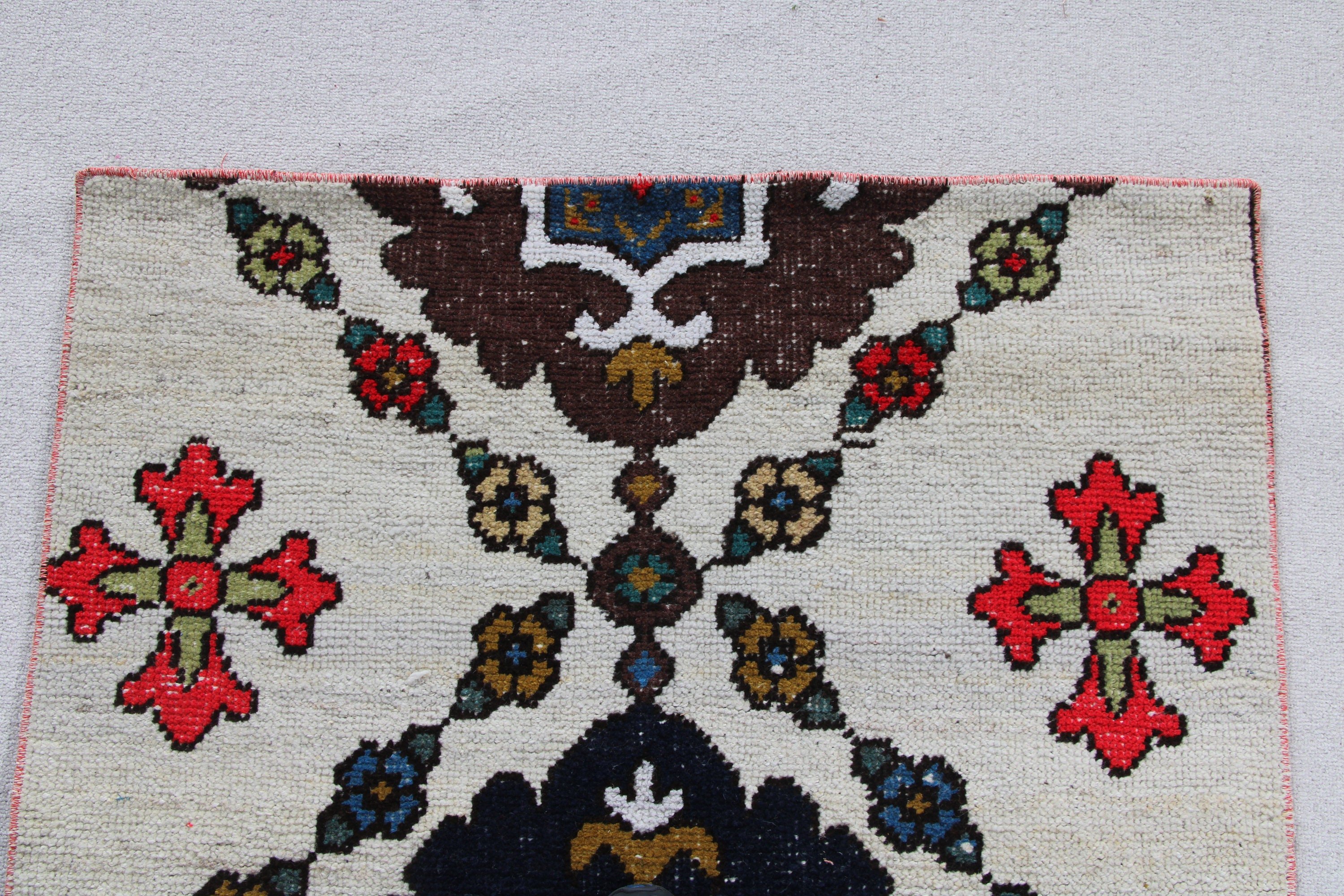 Kapı Paspası Halısı, Vintage Halı, Yatak Odası Halısı, 3.2x3.8 ft Küçük Halılar, Türk Halıları, Oushak Halısı, Dekoratif Halılar, Açıklama Halıları, Beyaz Antika Halı