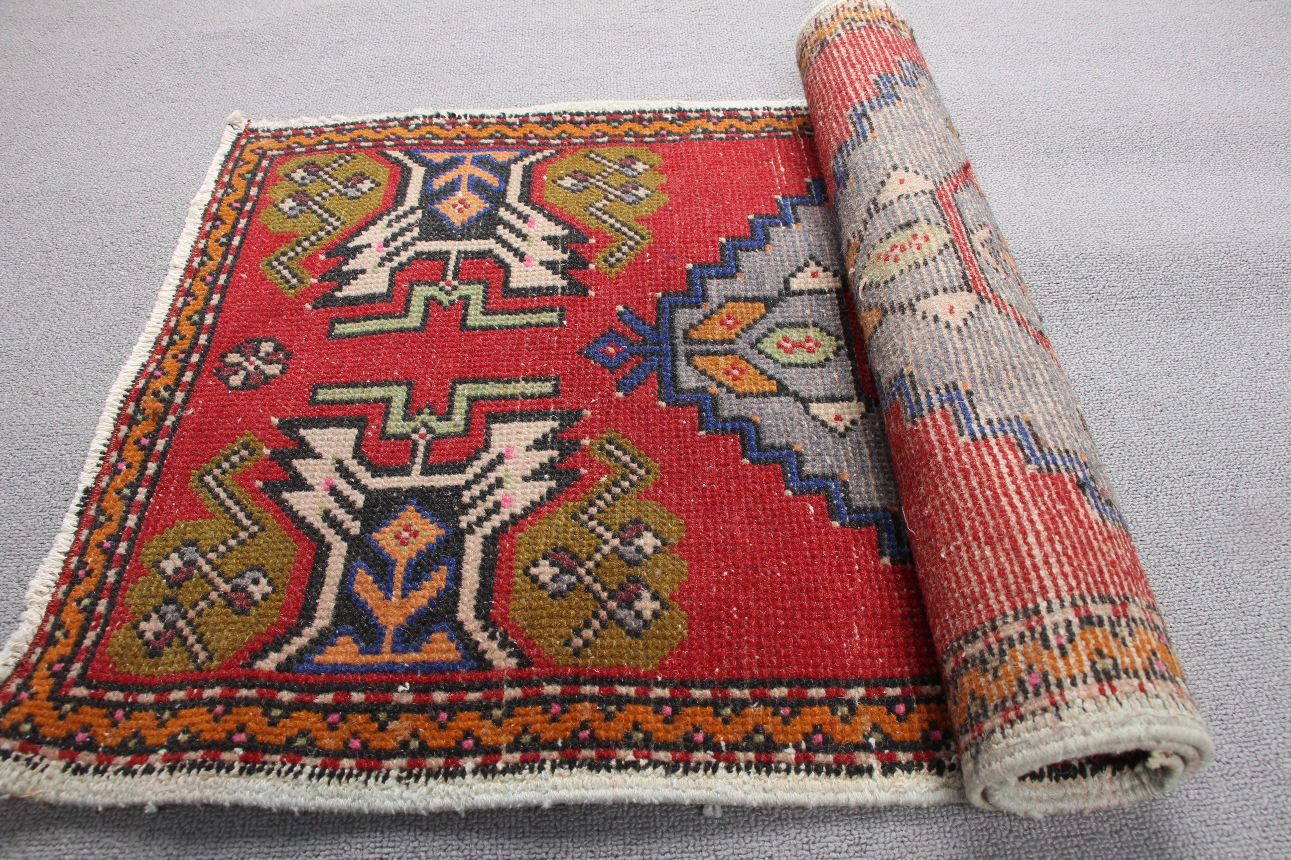 Turkish Rug, Bedroom Rug, Red Antique Rugs, 1.8x3.3 ft Small Rugs, Rugs for Bedroom, Vintage Rug, Kitchen Rug, Car Mat Rugs, Pale Rug