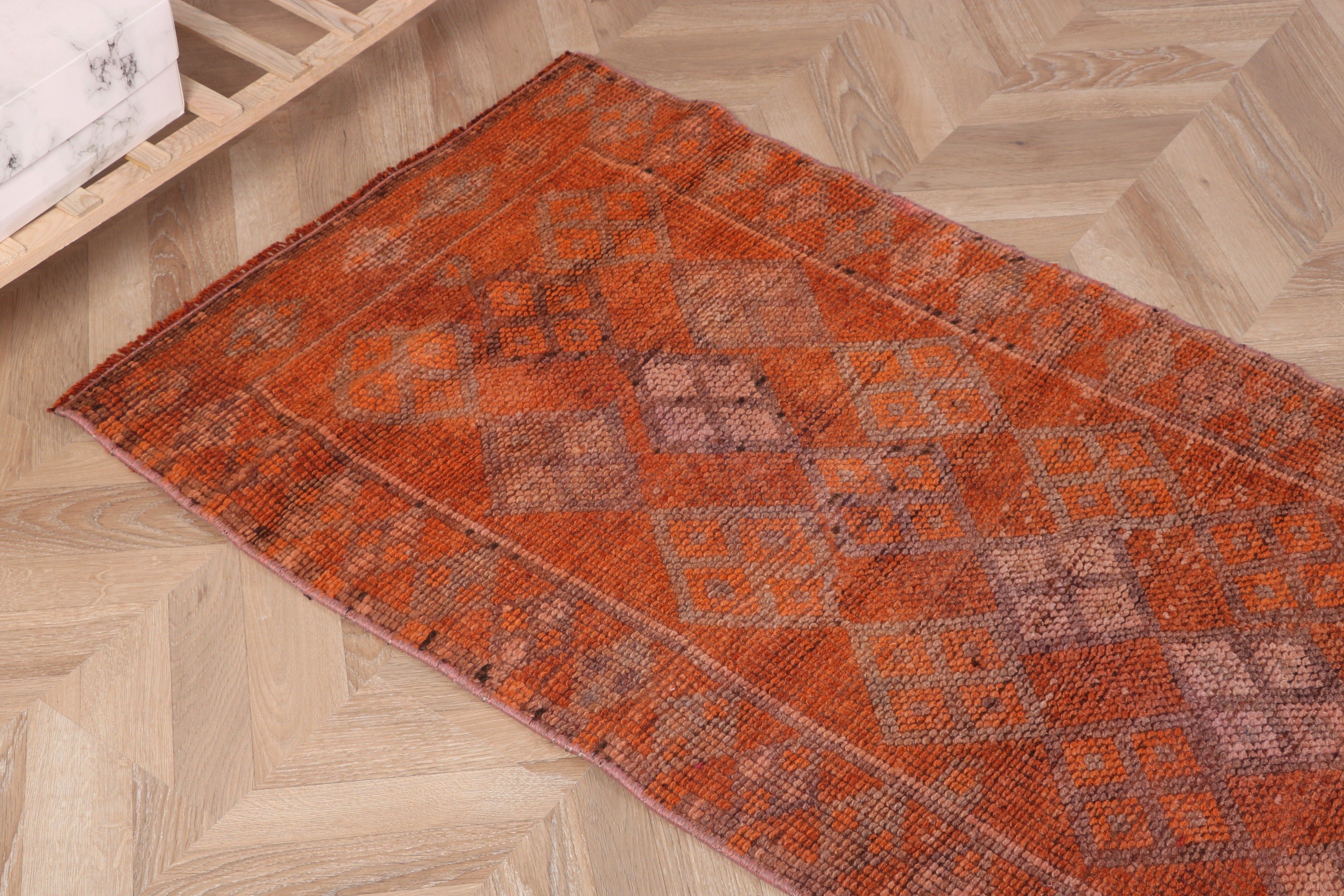 Geometrik Halı, Koridor Halısı, Vintage Halı, Türk Halıları, Lüks Halılar, Beni Ourain Runner Halısı, 2.5x11.3 ft Runner Halıları, Turuncu Yün Halılar