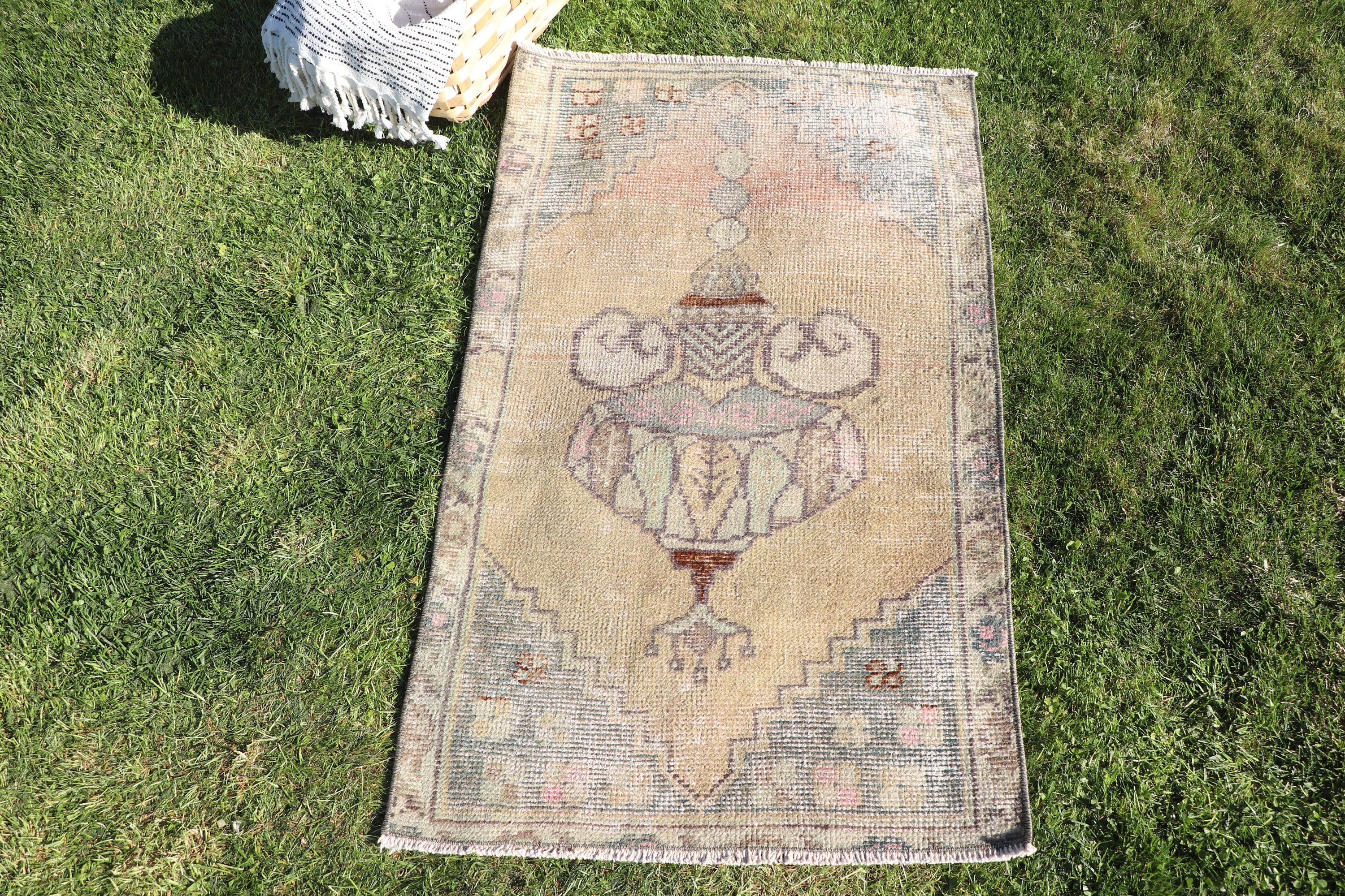 Giriş Halıları, Küçük Vintage Halı, El Dokuma Halı, 2,1x3,5 ft Küçük Halı, Antika Halılar, Vintage Halılar, Türk Halısı, Kahverengi Mutfak Halısı