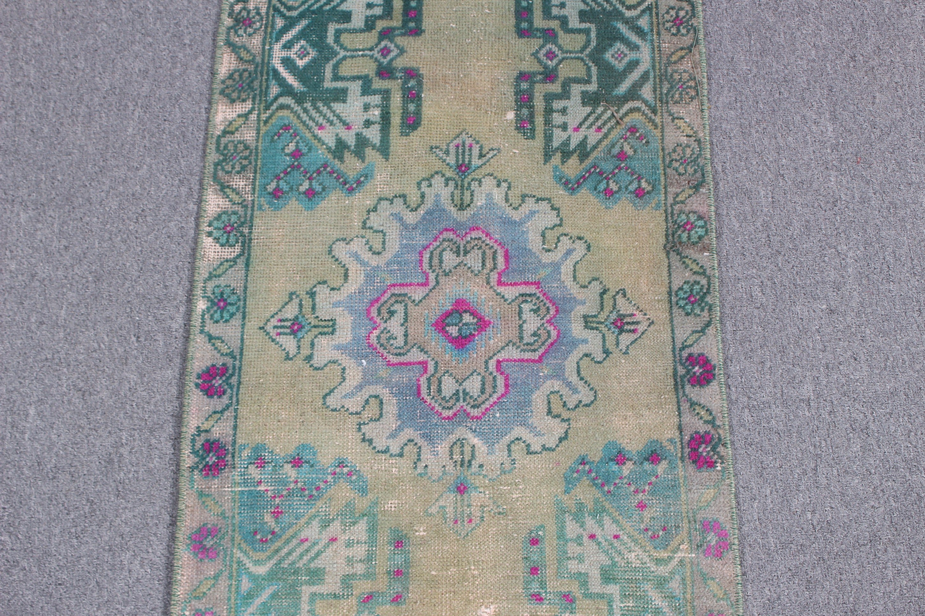 Geometrik Halılar, Türk Halısı, Giriş Halıları, Yeşil Mutfak Halısı, Aztek Halısı, 1.6x3.5 ft Küçük Halı, El Dokuma Halılar, Vintage Halılar, Duvara Asılı Halı