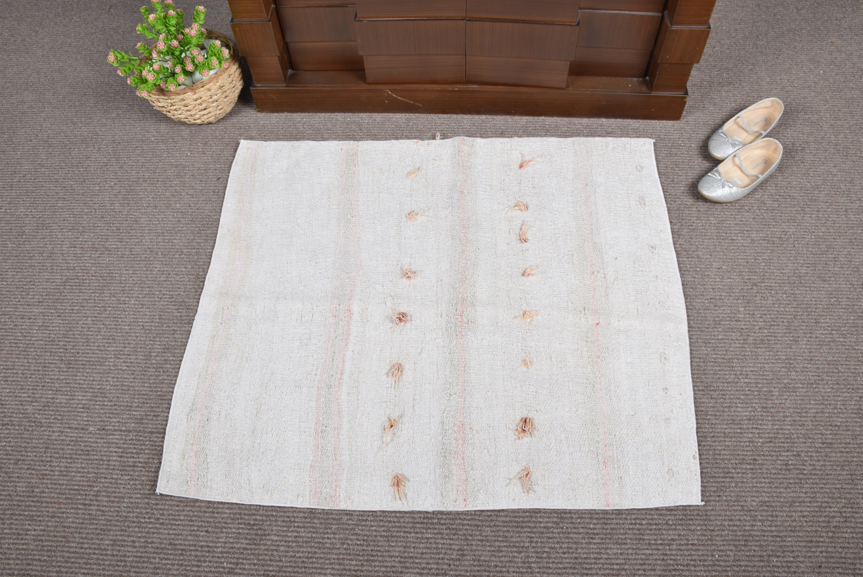 Vintage Rug, White Floor Rug, Oushak Rug, Turkish Rugs, 2.7x3.1 ft Small Rug, Wall Hanging Rug, Bathroom Rugs, Organic Rugs