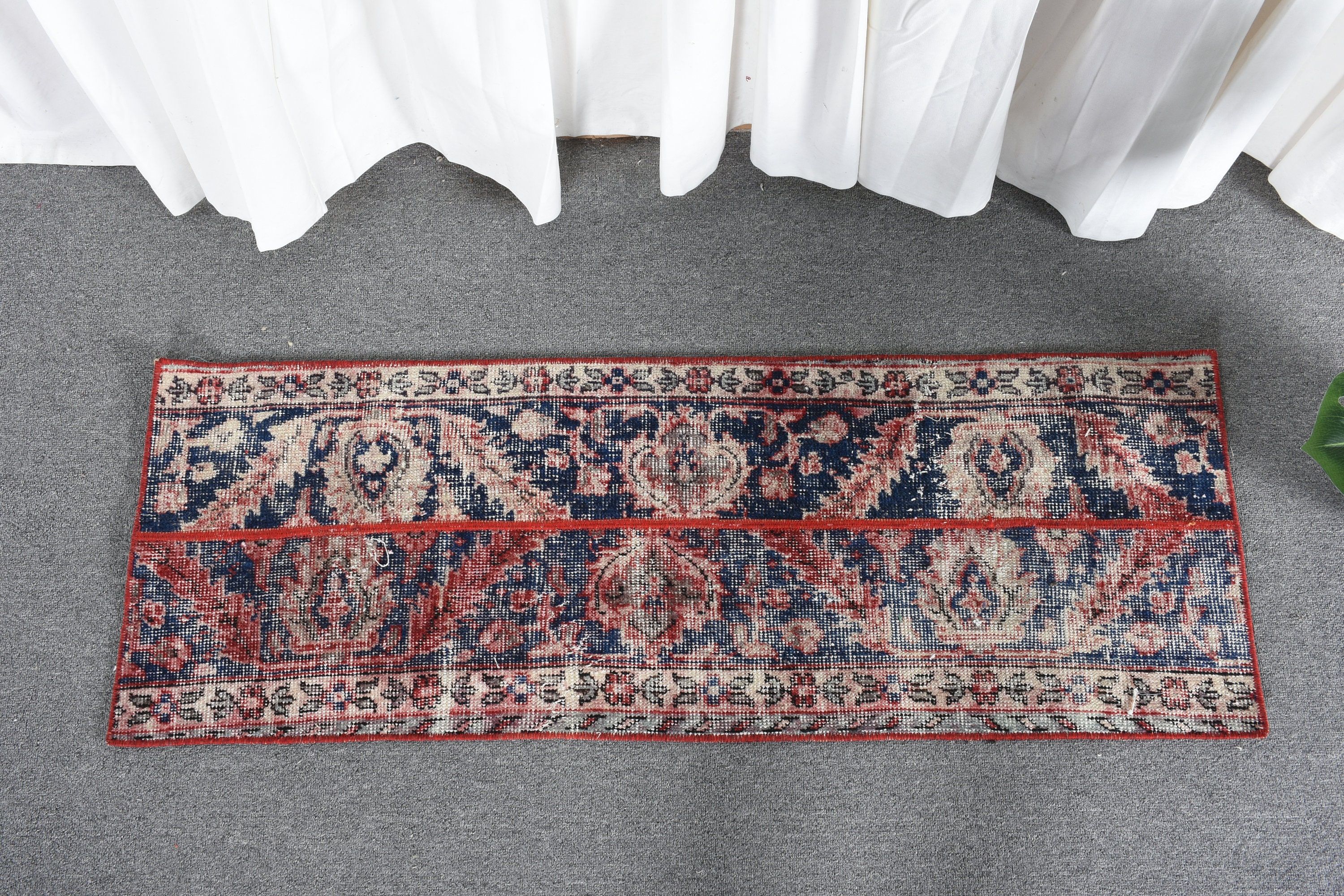 Vintage Halı, Türk Halısı, 1.4x4.1 ft Küçük Halı, Çocuk Halısı, Mutfak Halıları, Kırmızı Oushak Halıları, Mutfak Halısı, Eski Halı, Banyo Halısı, Yatak Odası Halısı