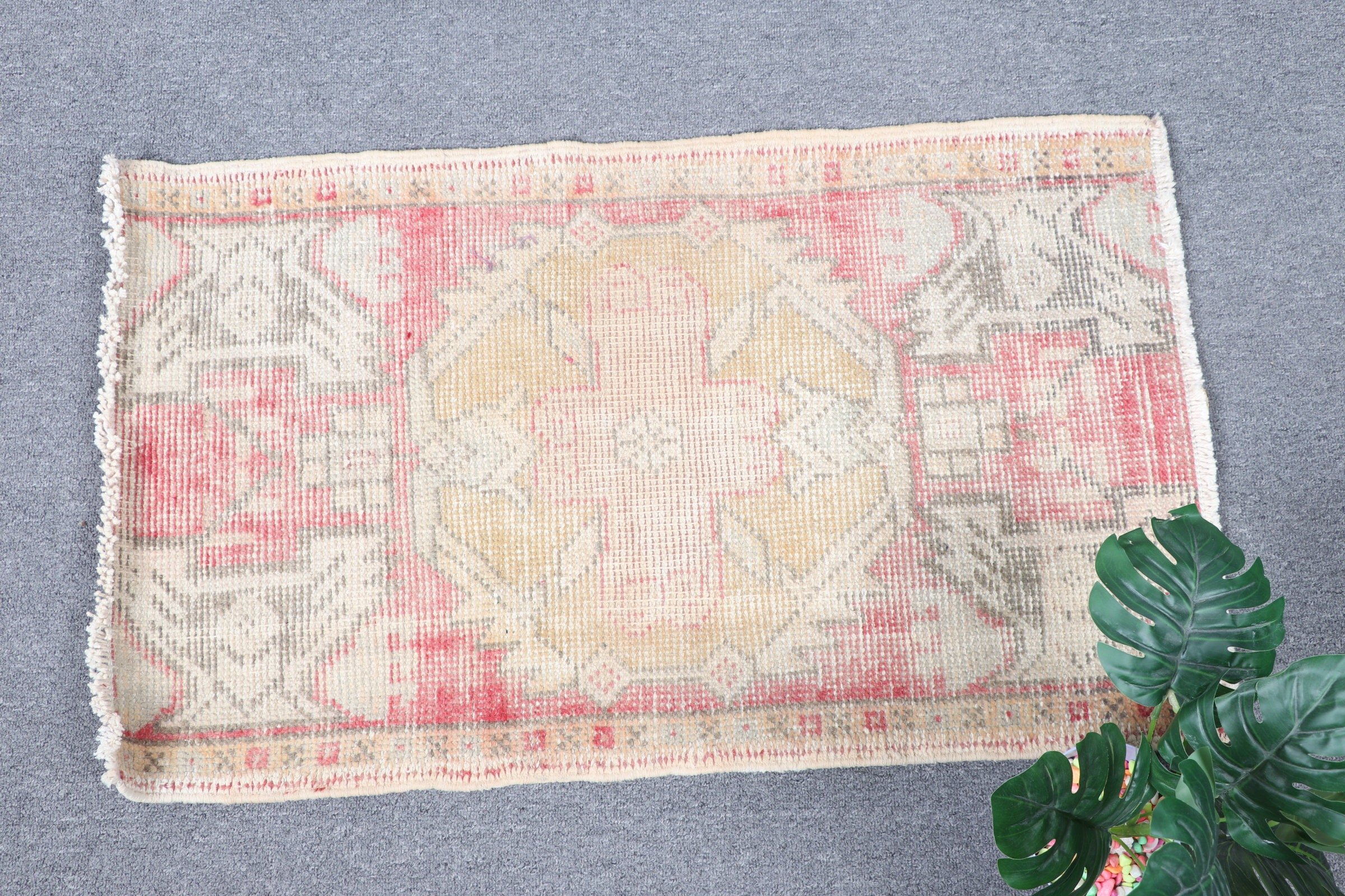 Vintage Halı, Mutfak Halıları, Kırmızı Yatak Odası Halısı, Yatak Odası Halısı, 1.7x2.7 ft Küçük Halı, Türk Halısı, Anadolu Halısı, Banyo Halıları, Paspas Halısı